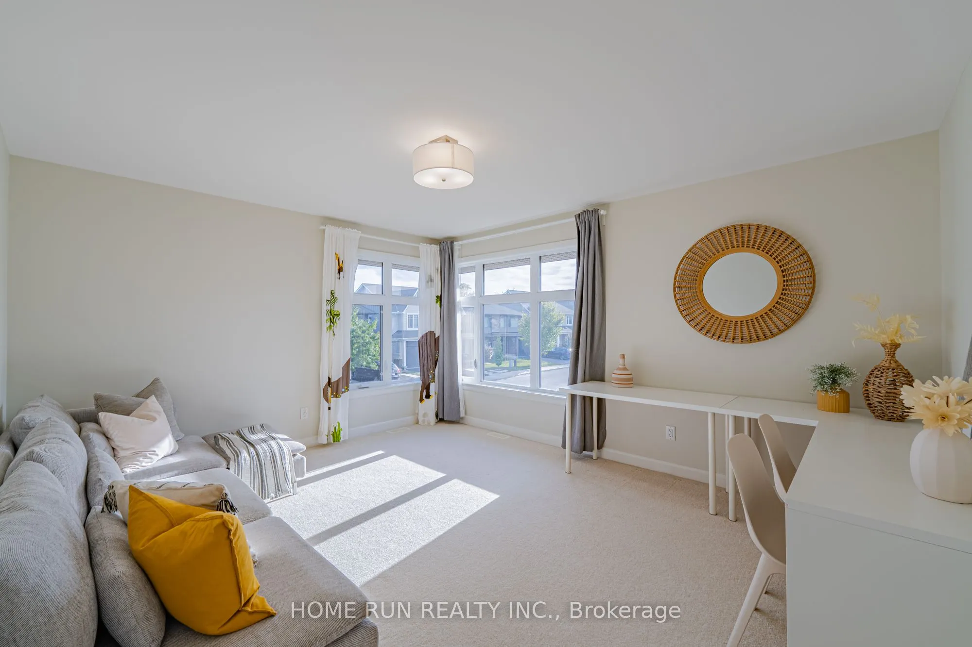 100 Lochhouse Walk