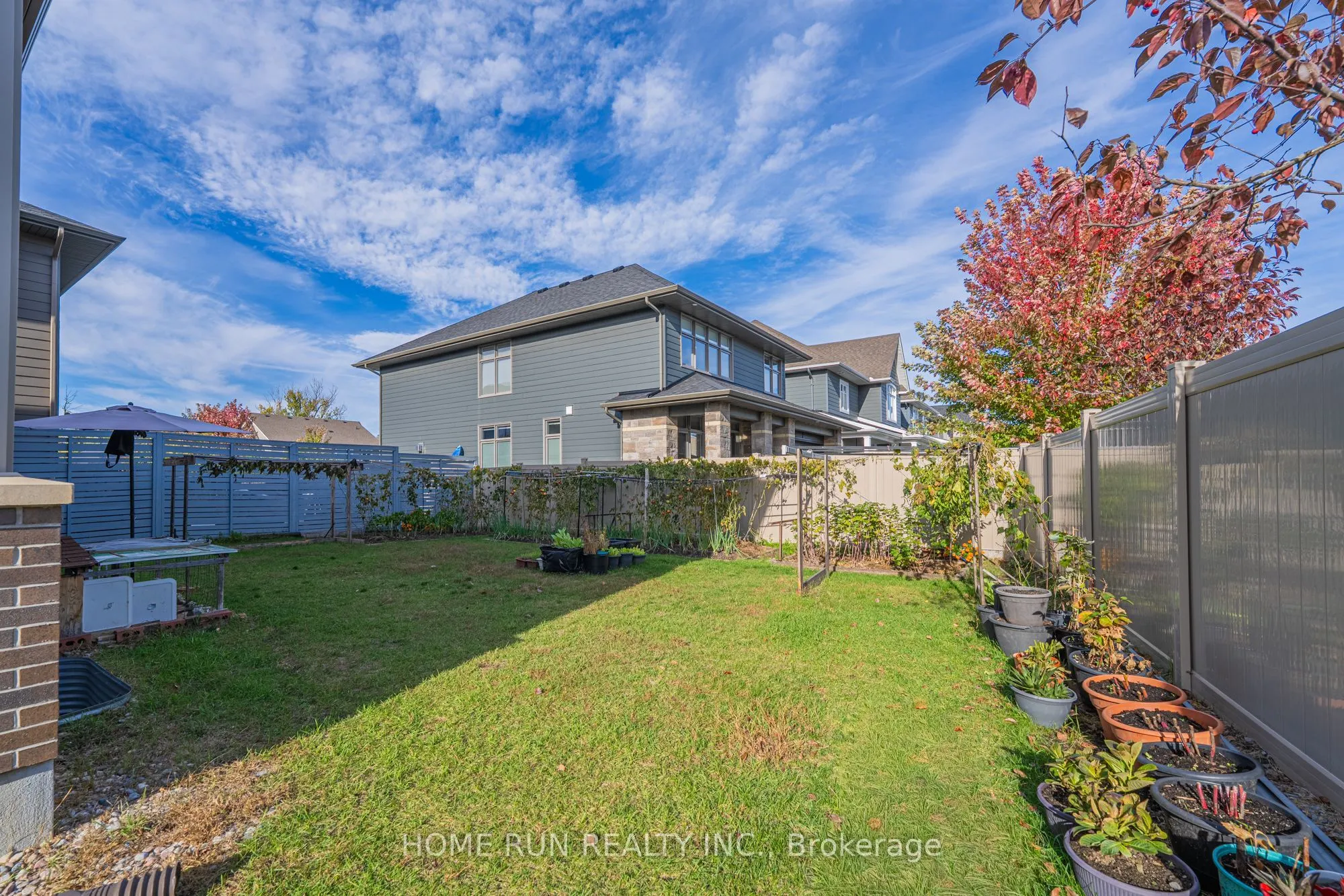 100 Lochhouse Walk