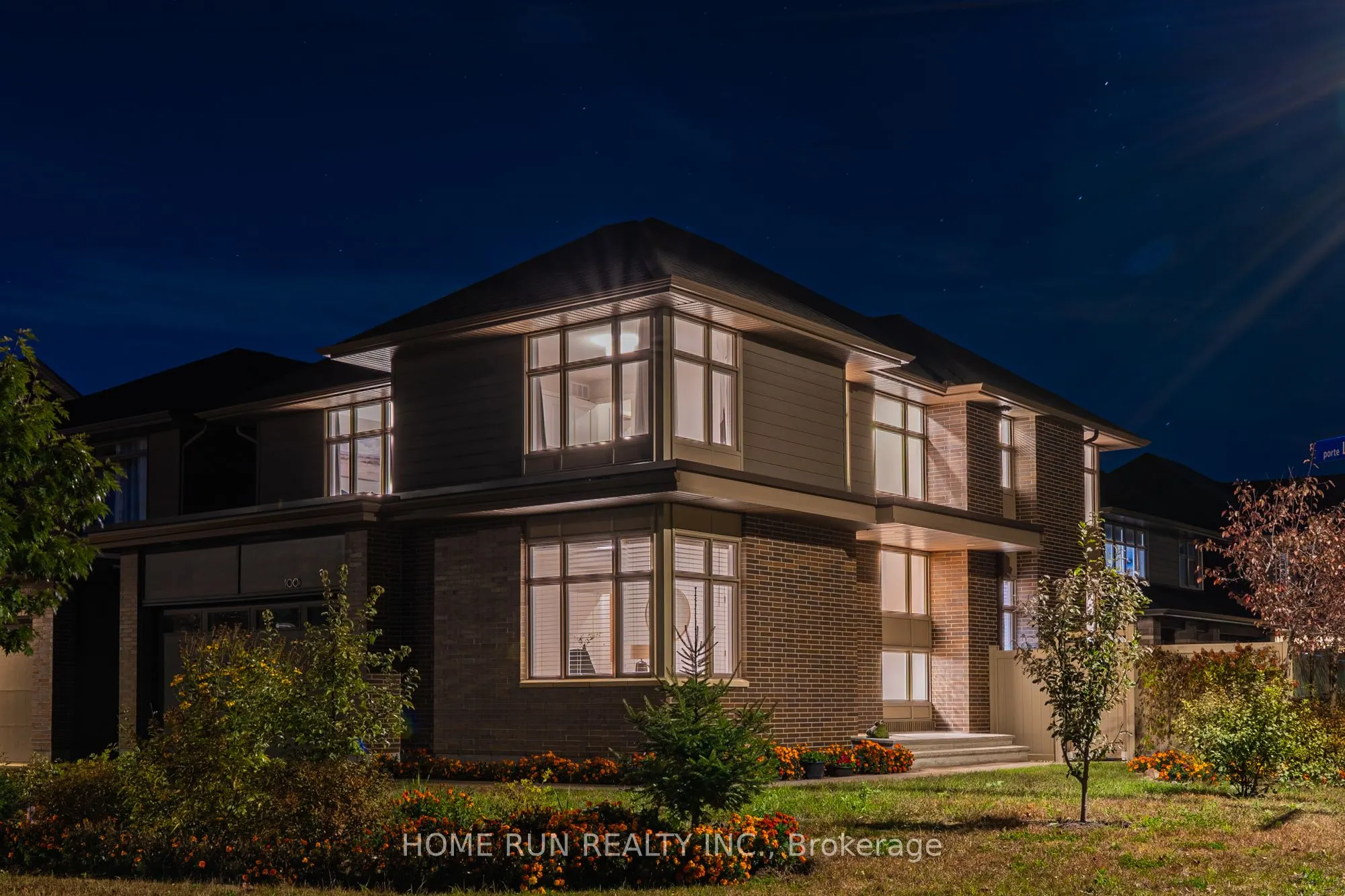 100 Lochhouse Walk