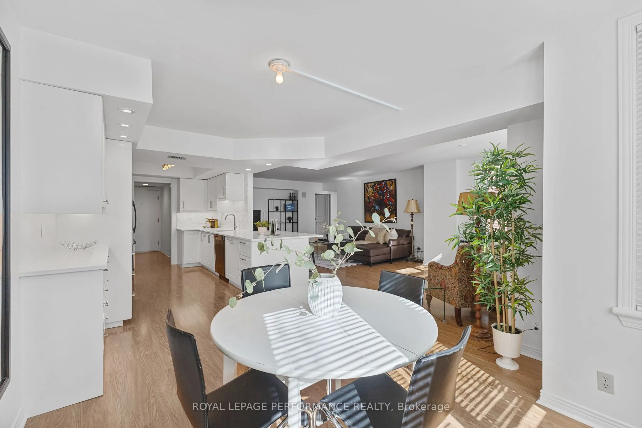 205 Somerset Street W, #206