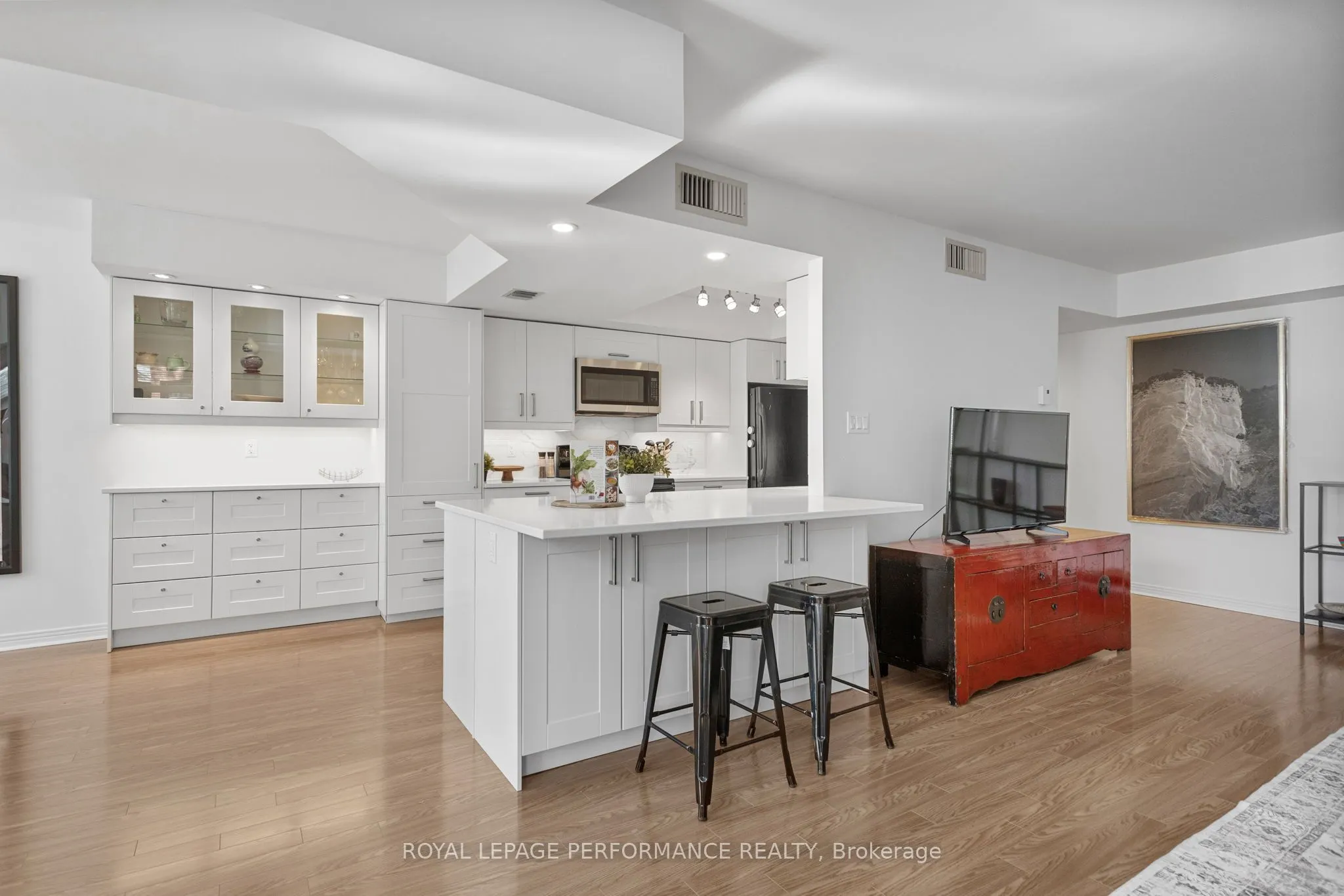 205 Somerset Street W, #206