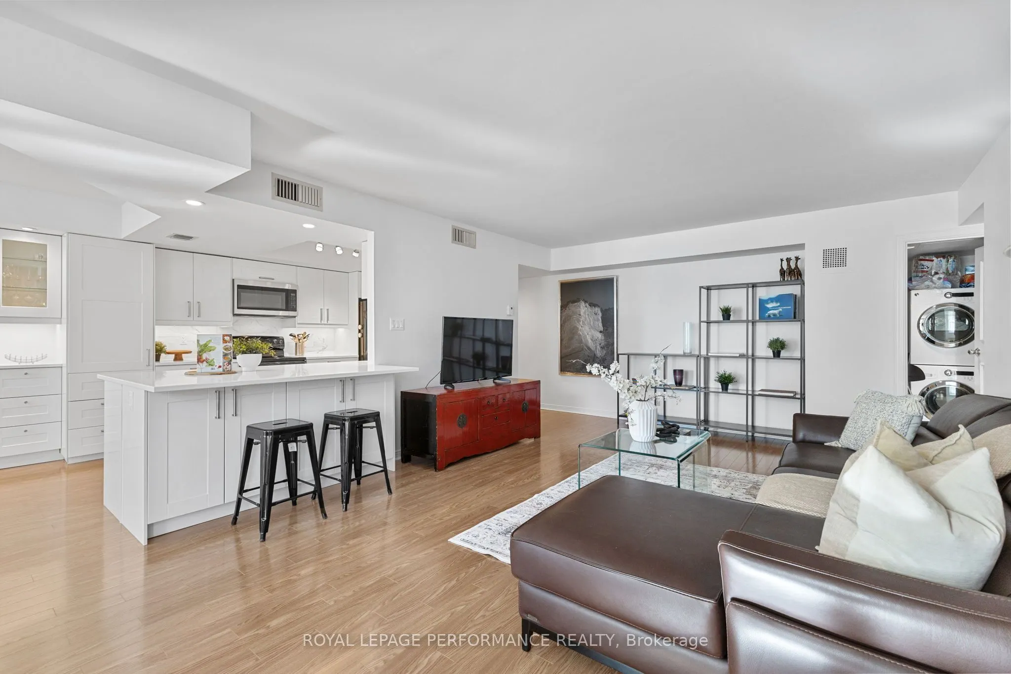 205 Somerset Street W, #206