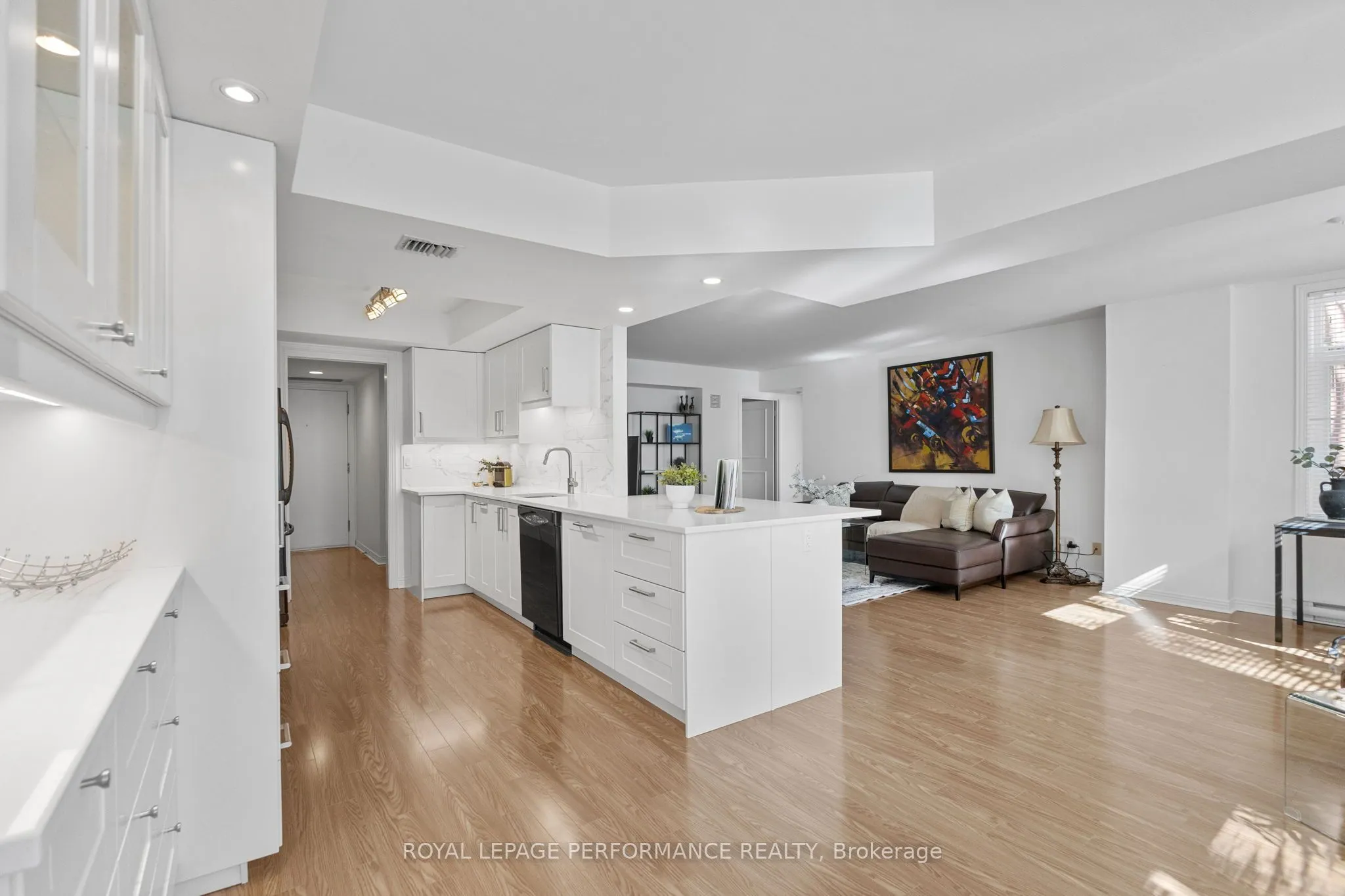 205 Somerset Street W, #206