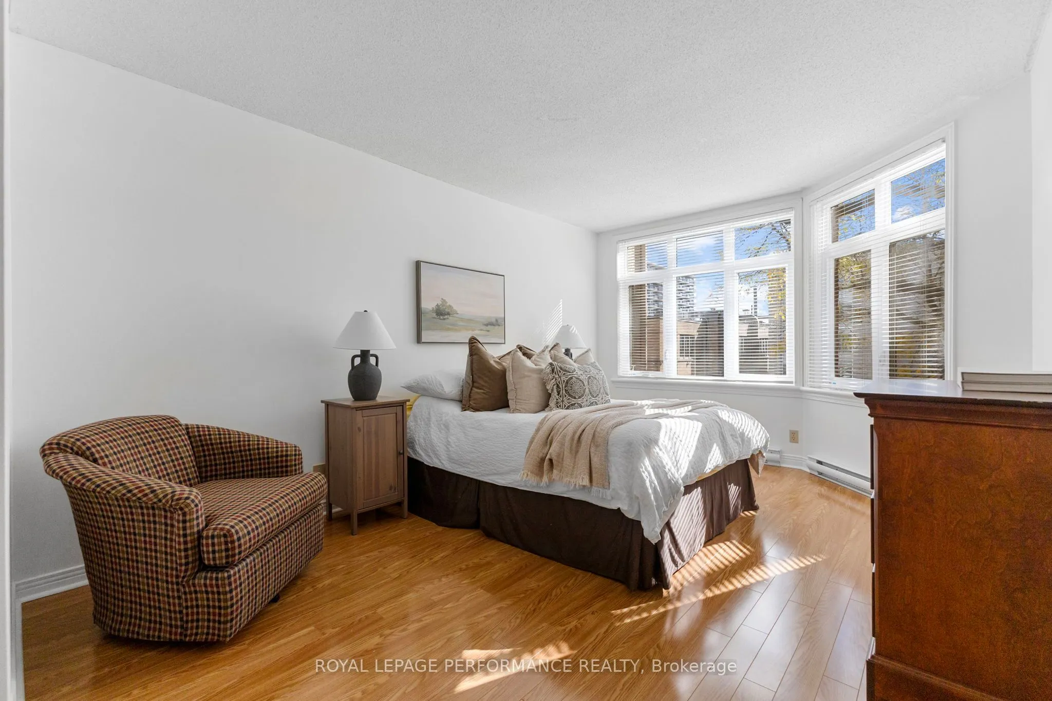 205 Somerset Street W, #206