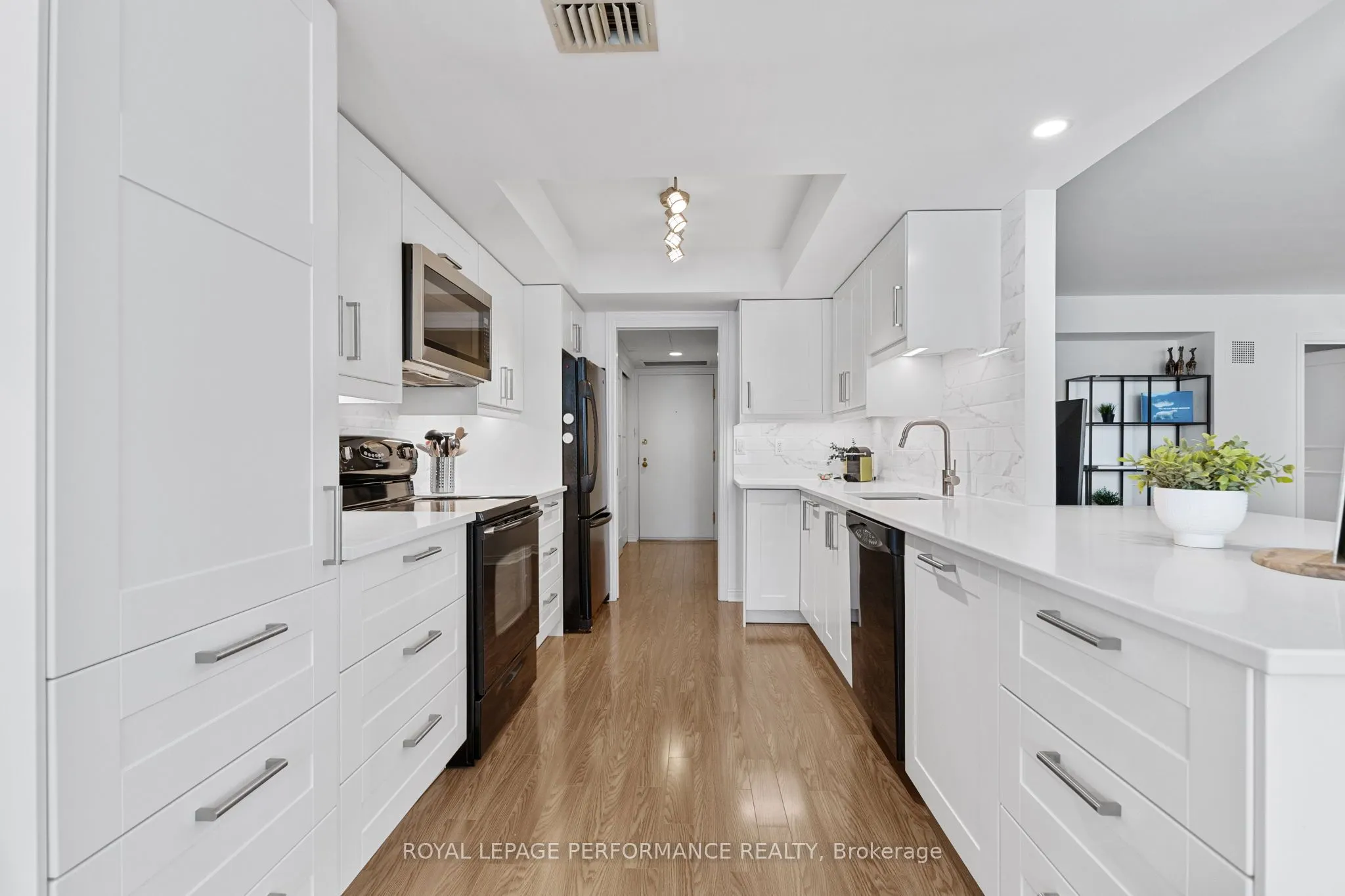 205 Somerset Street W, #206