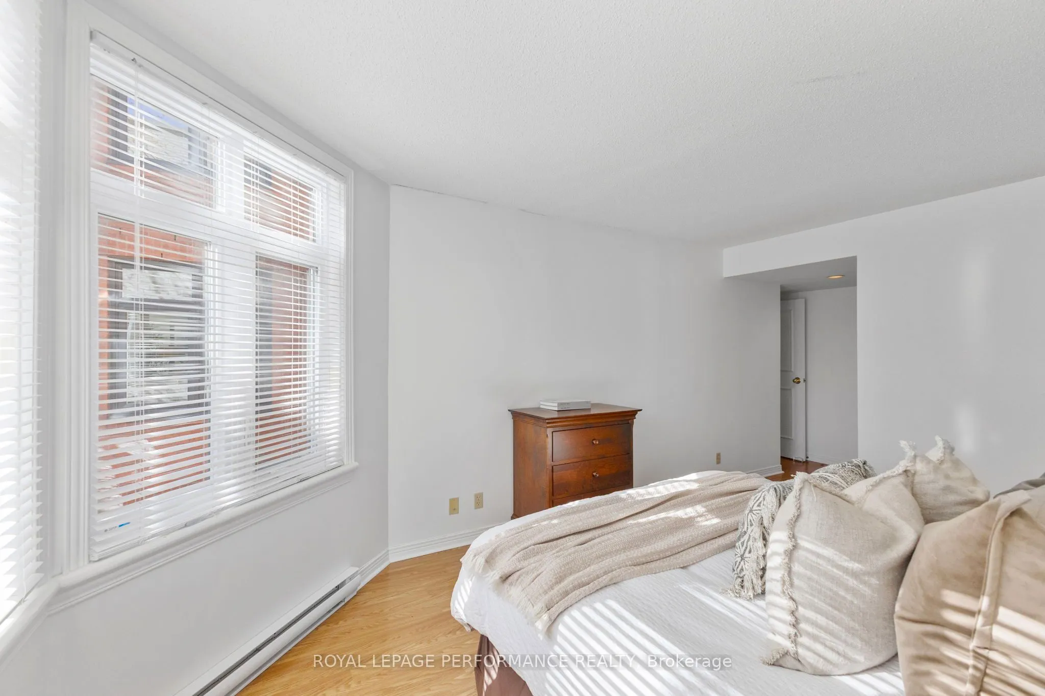 205 Somerset Street W, #206