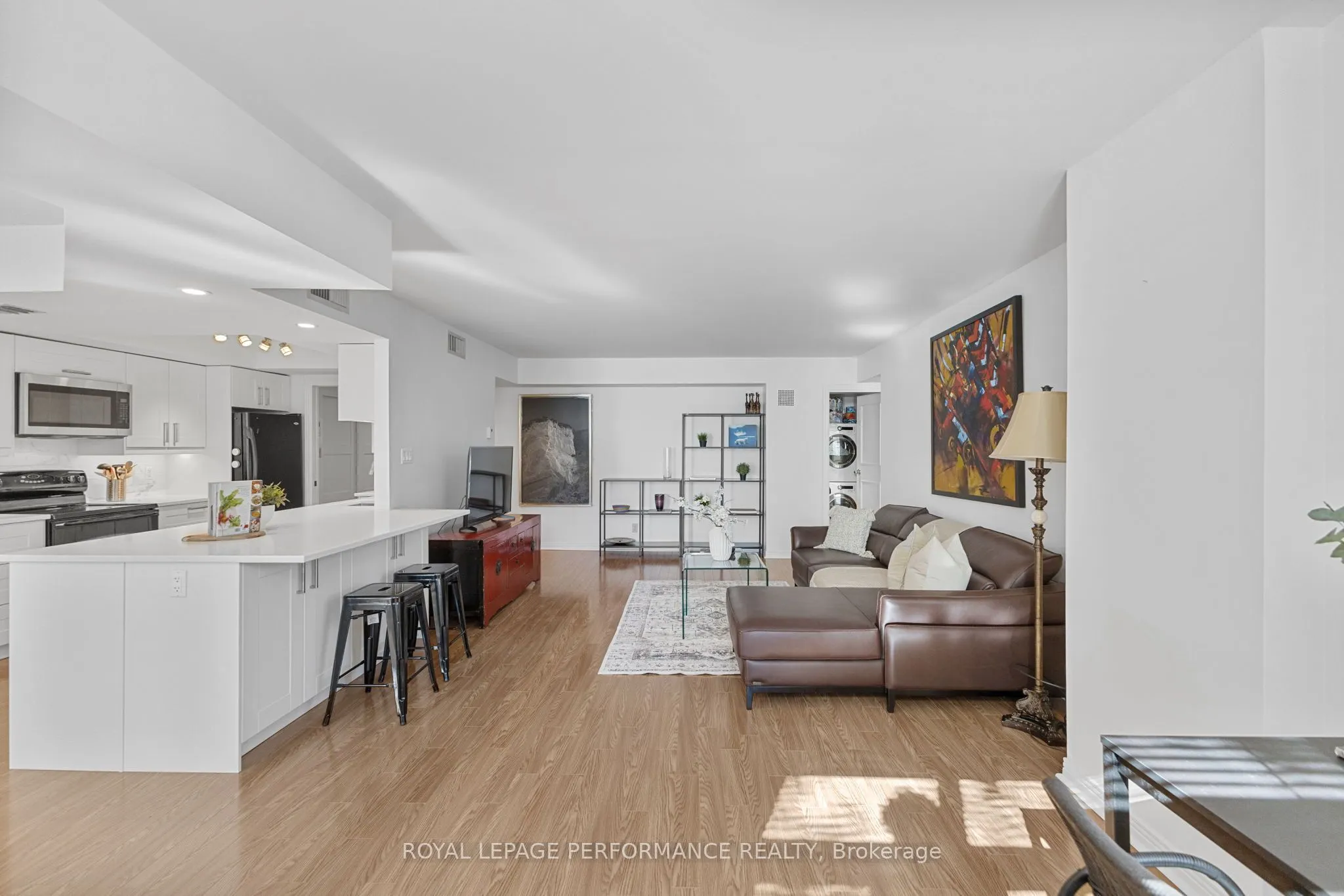 205 Somerset Street W, #206
