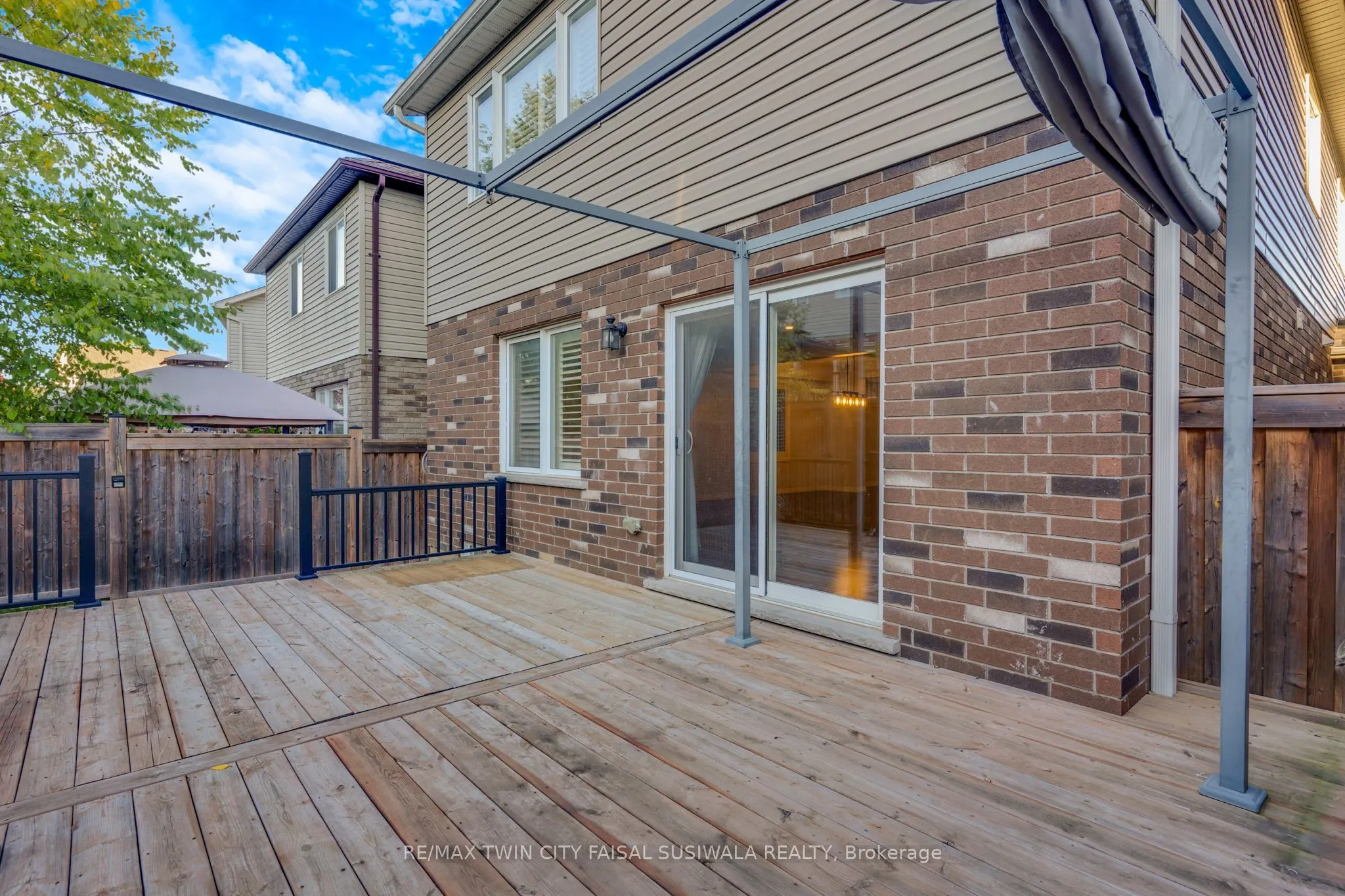403 Moorlands Crescent
