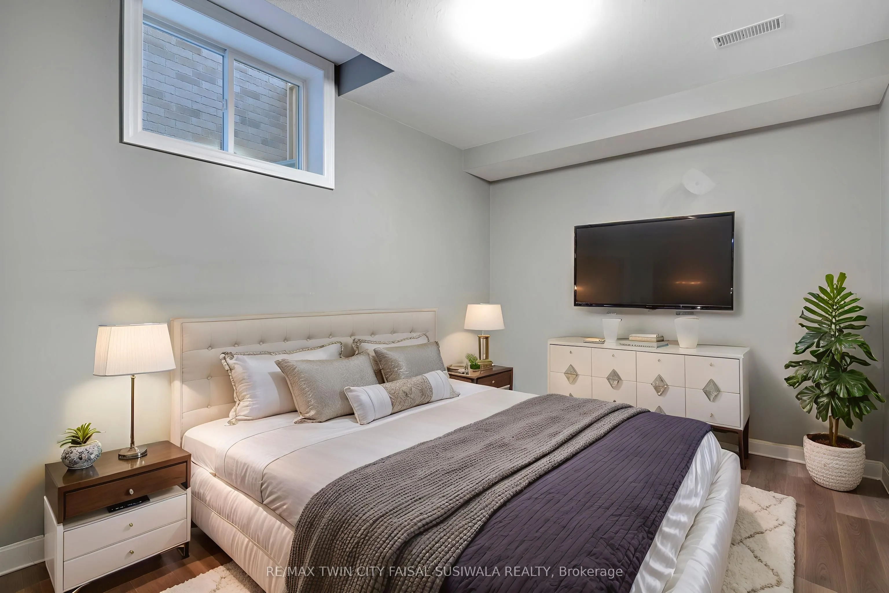 403 Moorlands Crescent