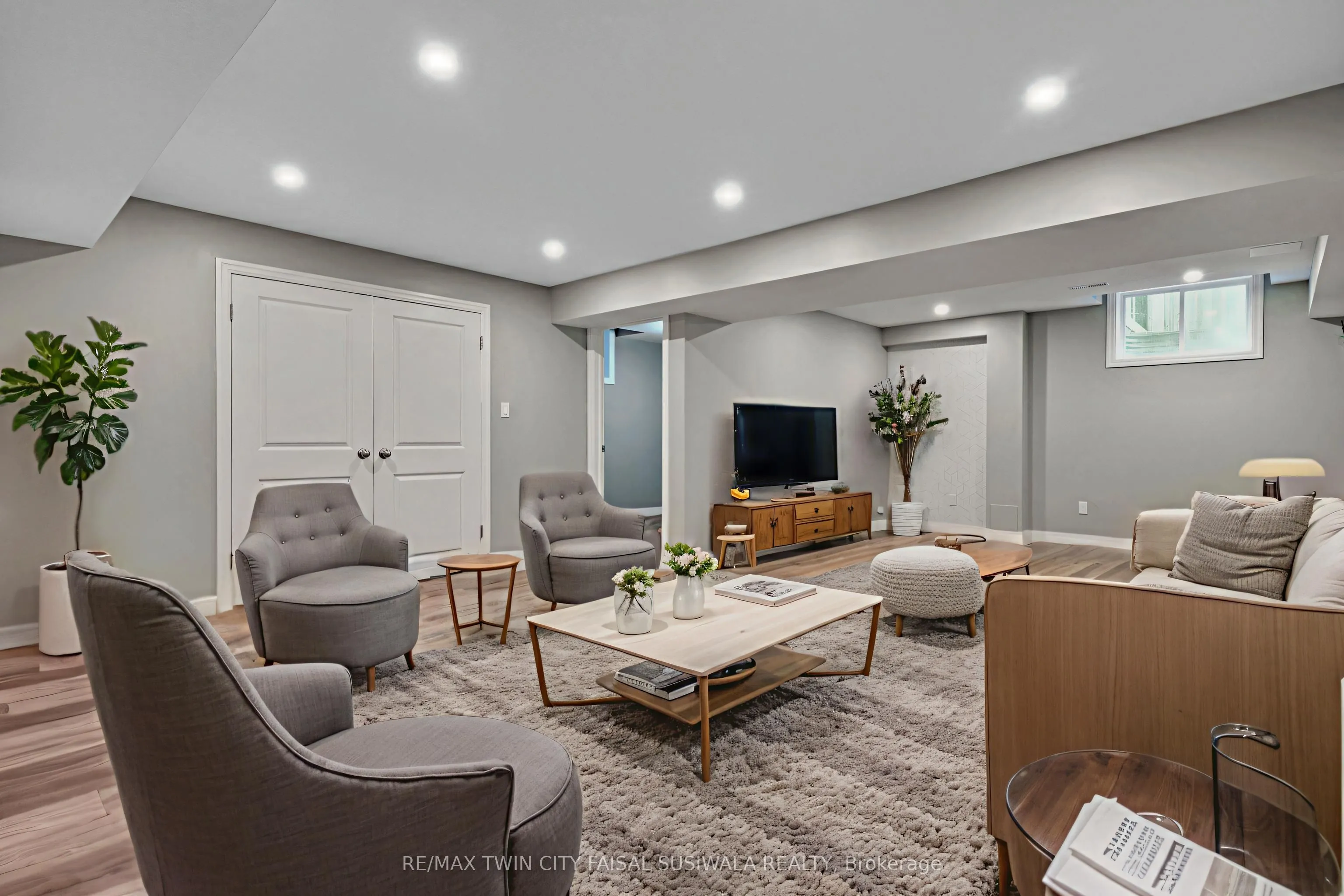 403 Moorlands Crescent