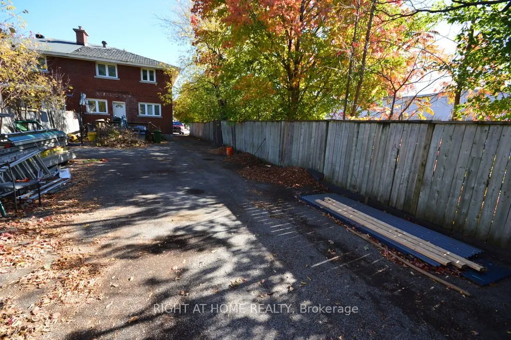 348 Woodroffe Avenue