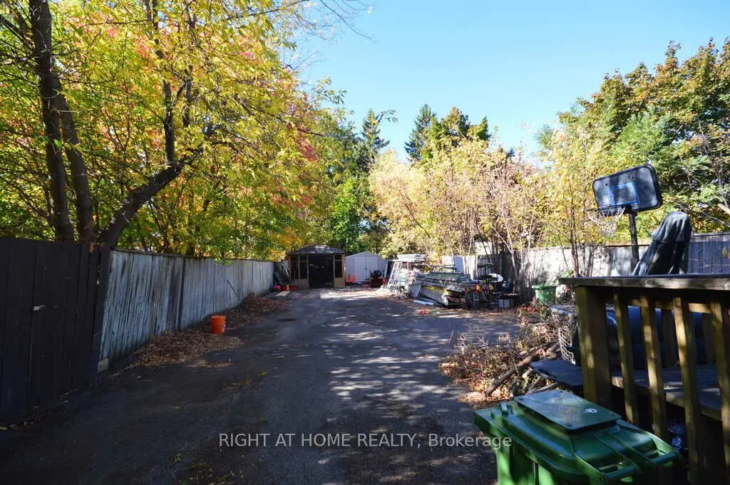 348 Woodroffe Avenue