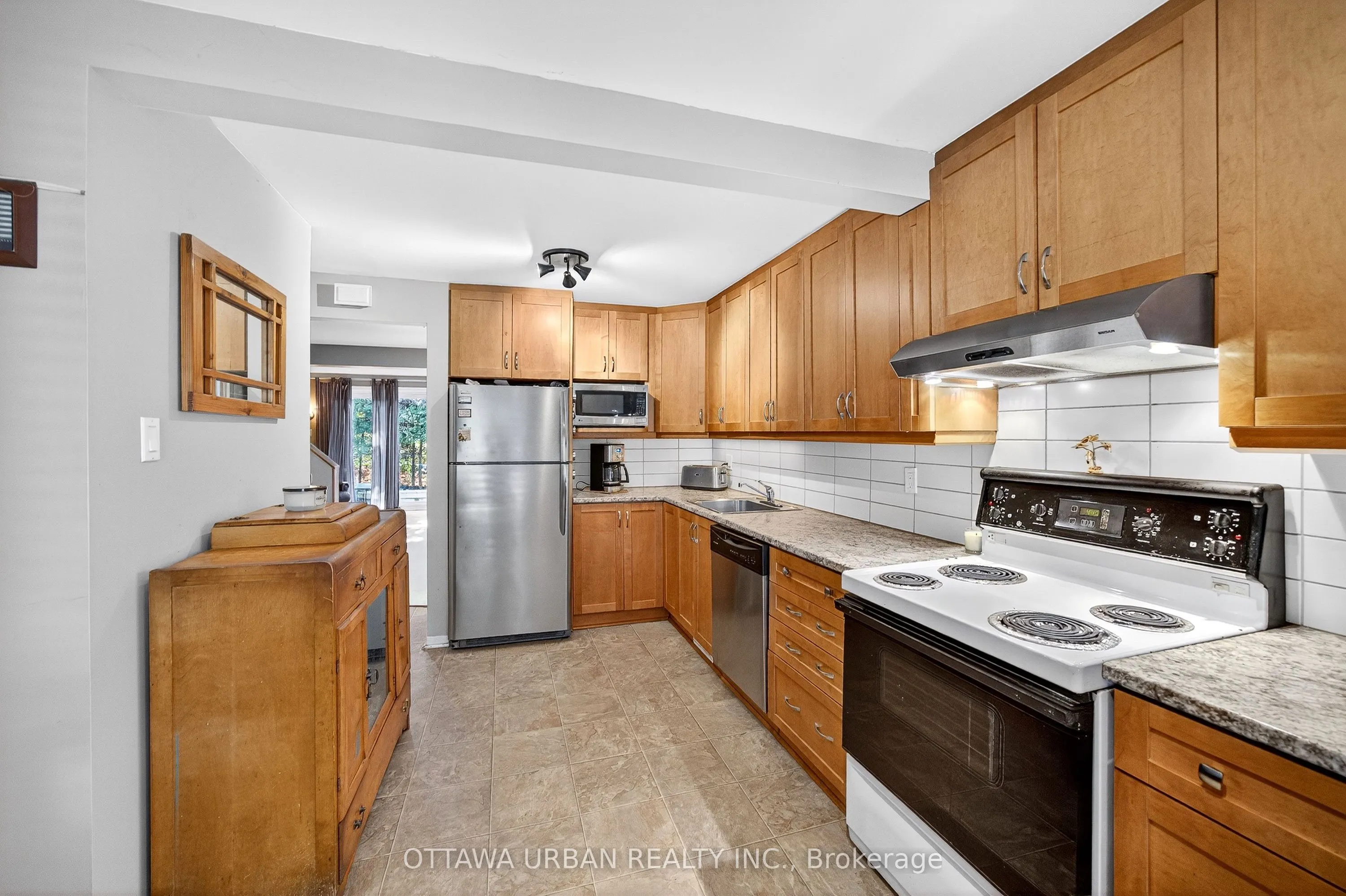 7986 Decarie Drive