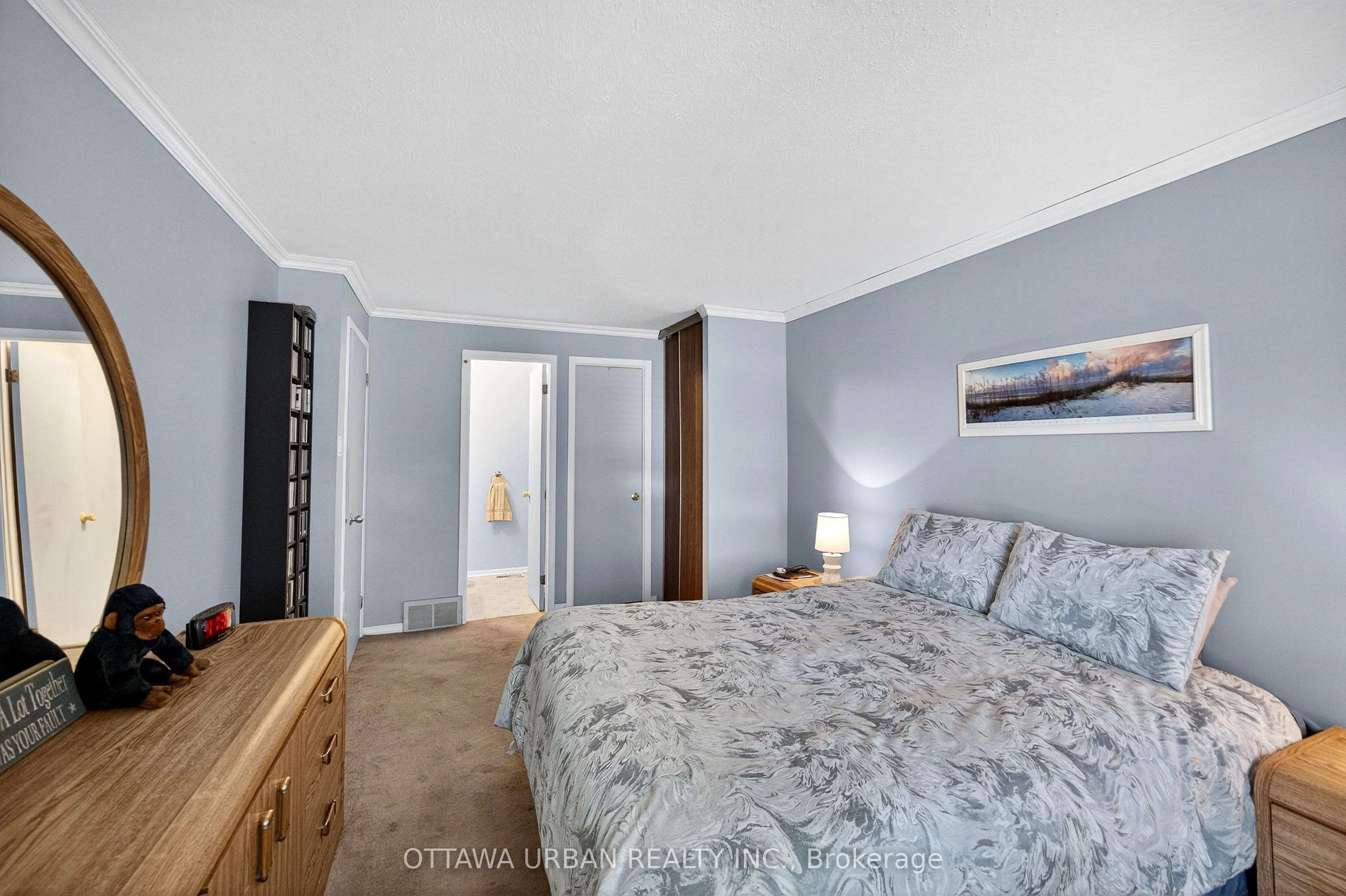 7986 Decarie Drive