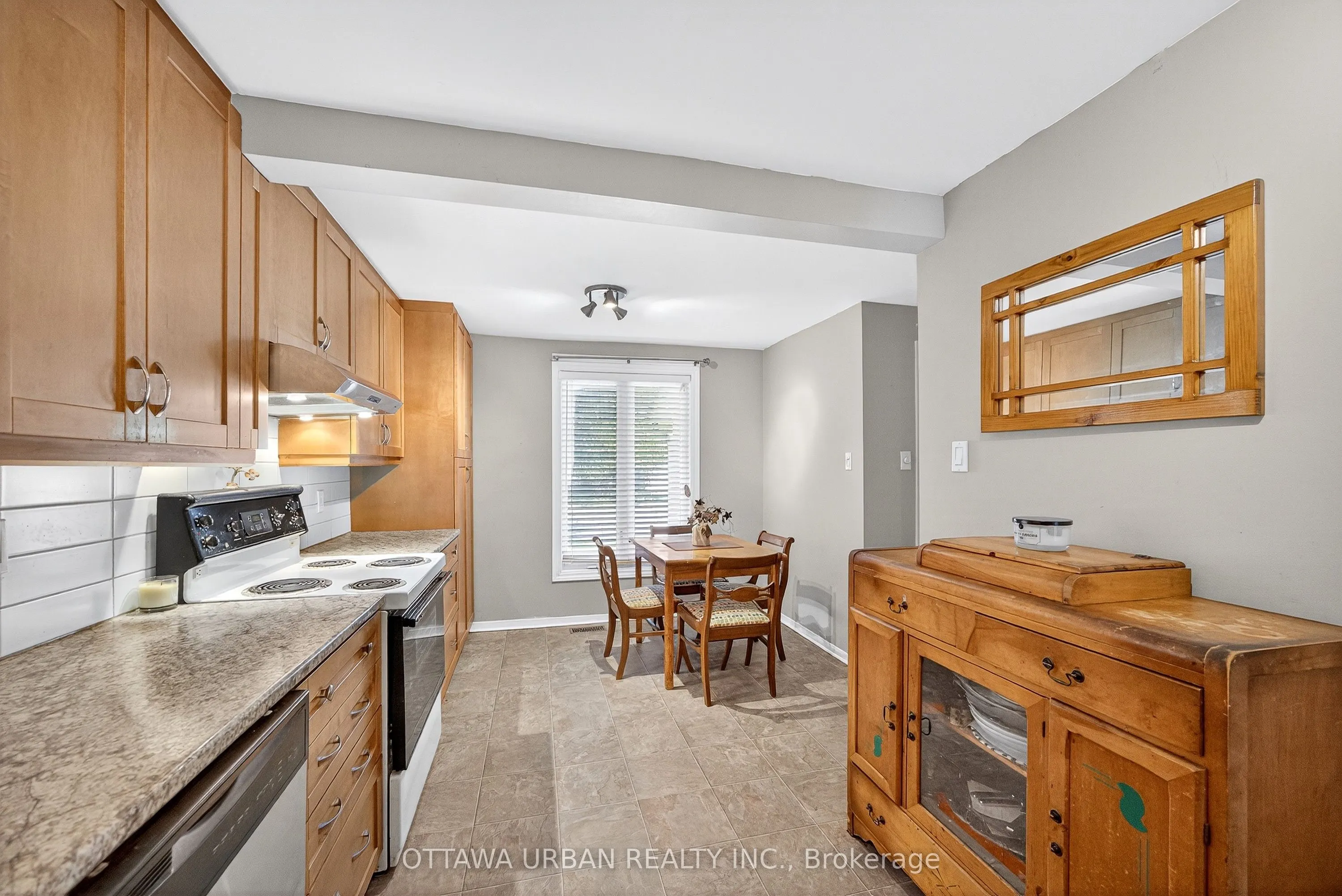 7986 Decarie Drive