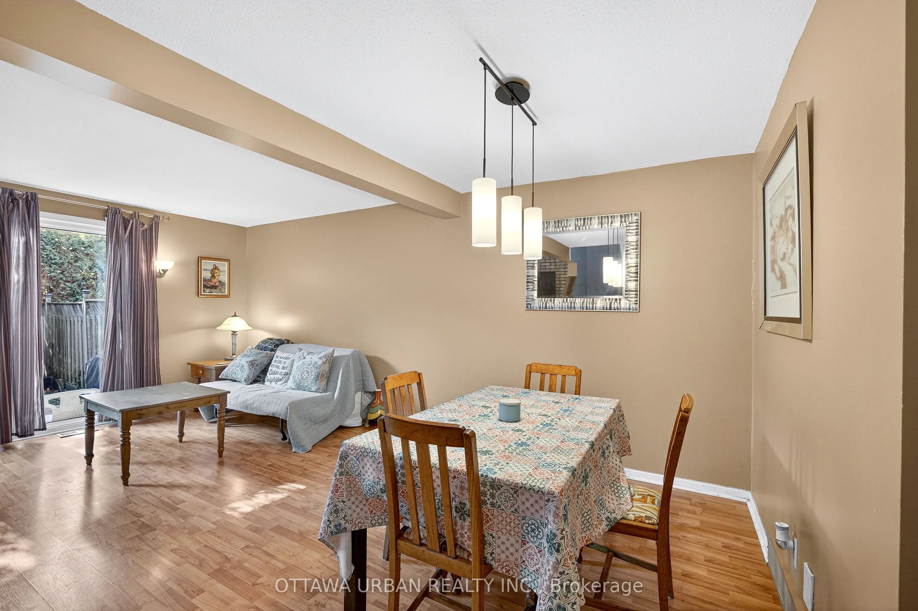 7986 Decarie Drive
