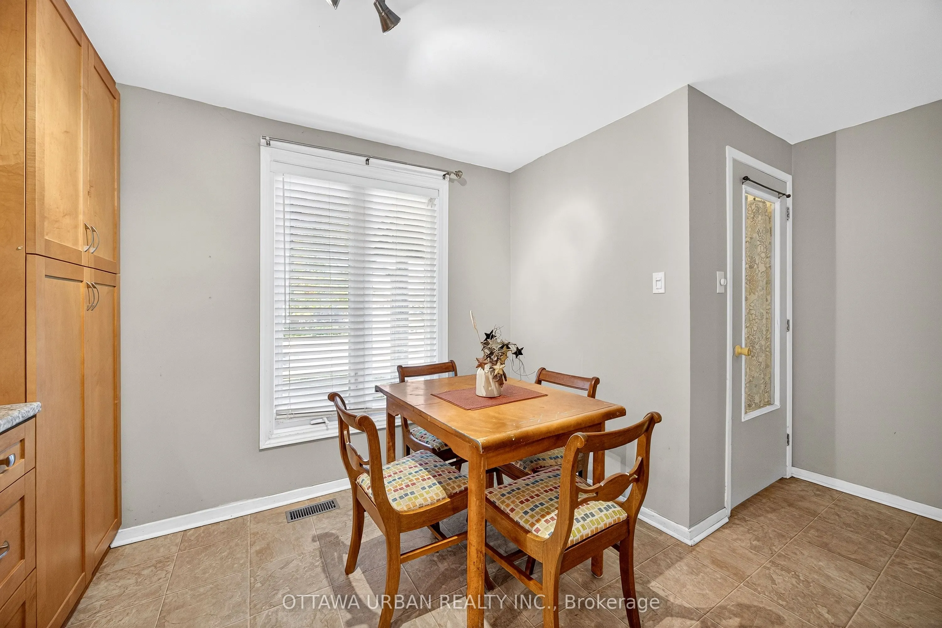 7986 Decarie Drive
