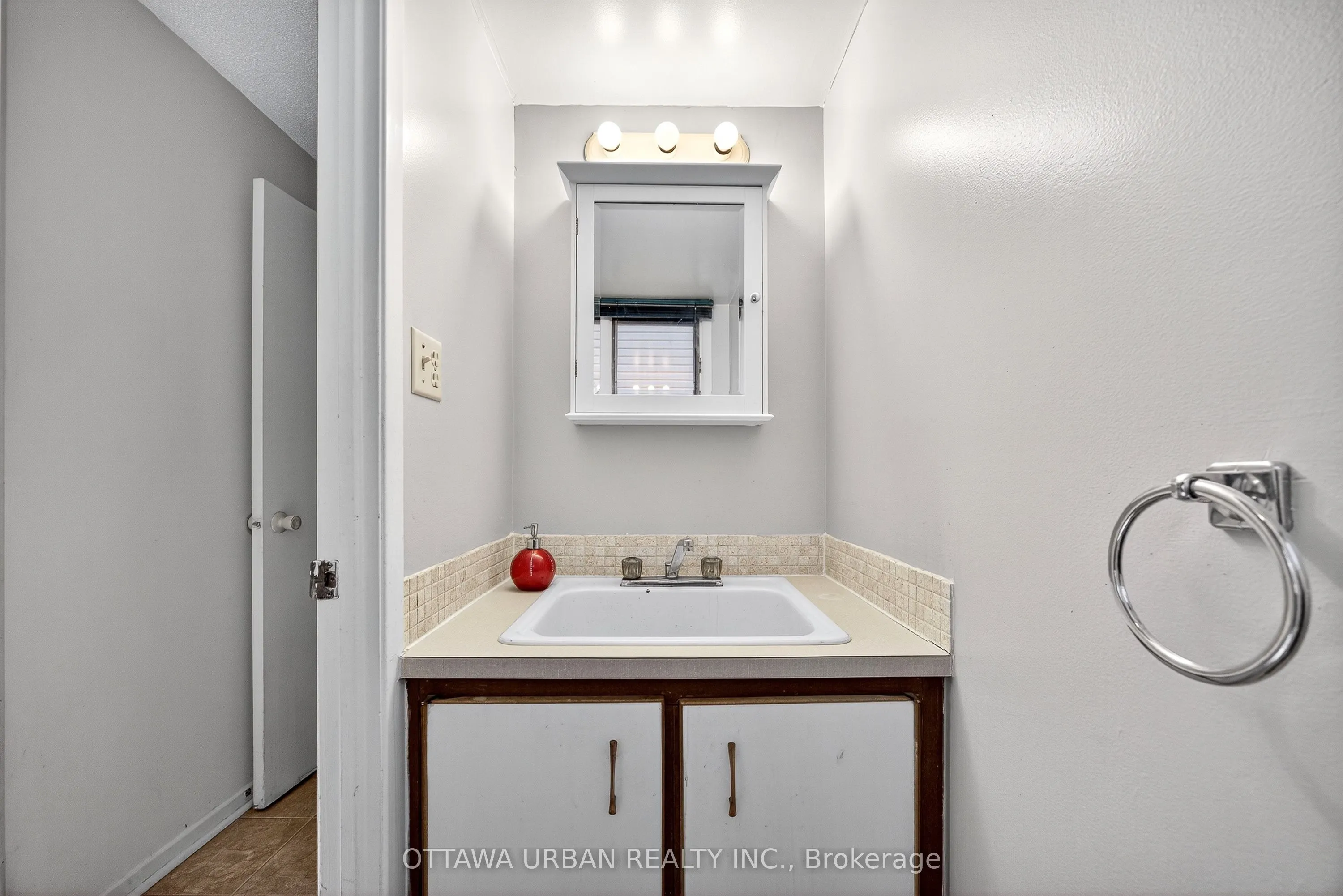 7986 Decarie Drive