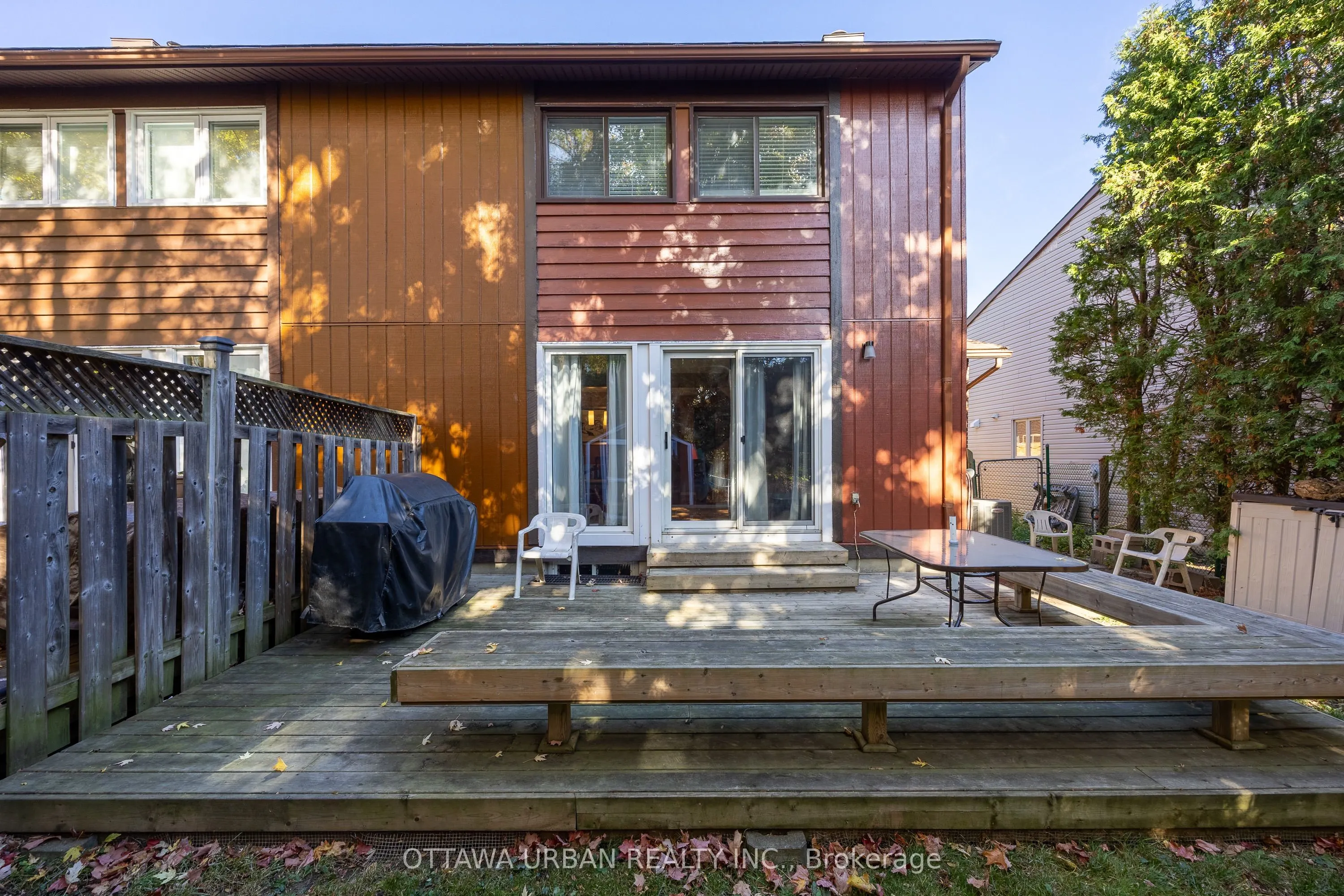 7986 Decarie Drive
