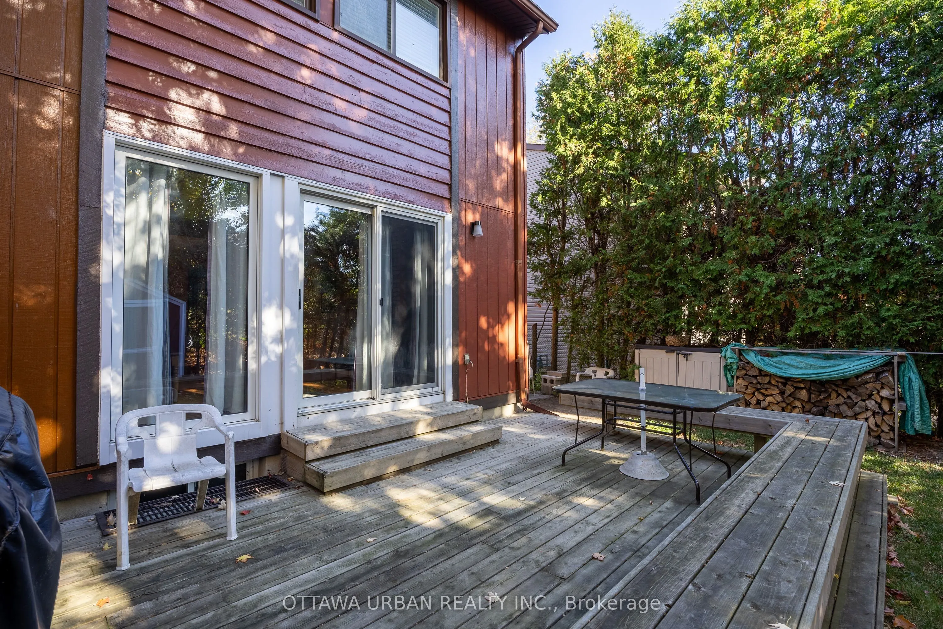 7986 Decarie Drive