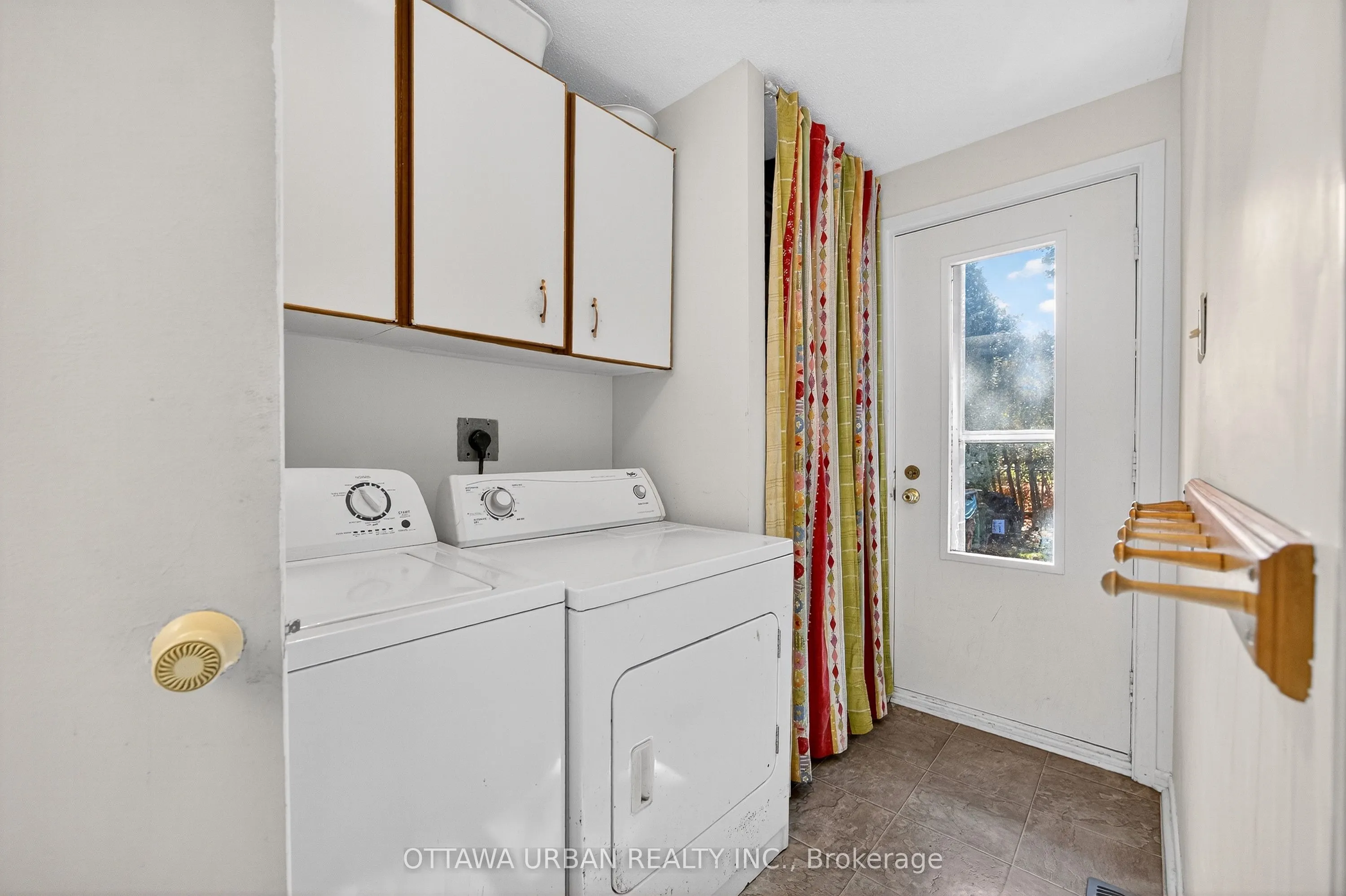 7986 Decarie Drive