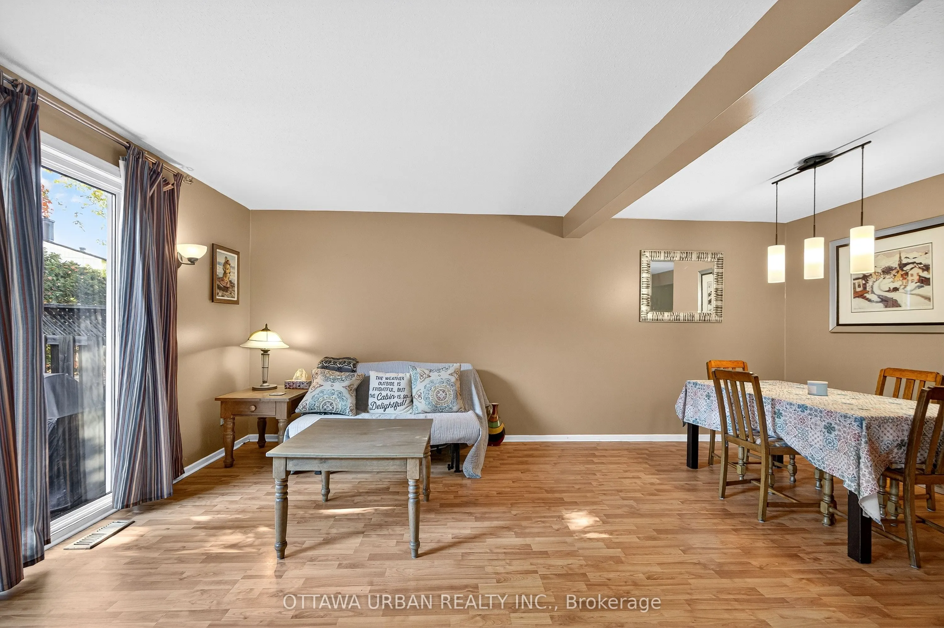 7986 Decarie Drive