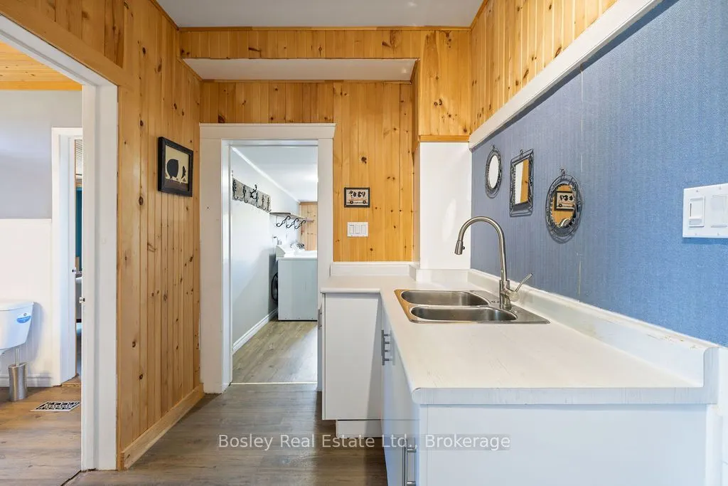 355695 The Blue Mountain Euphrasia Townline