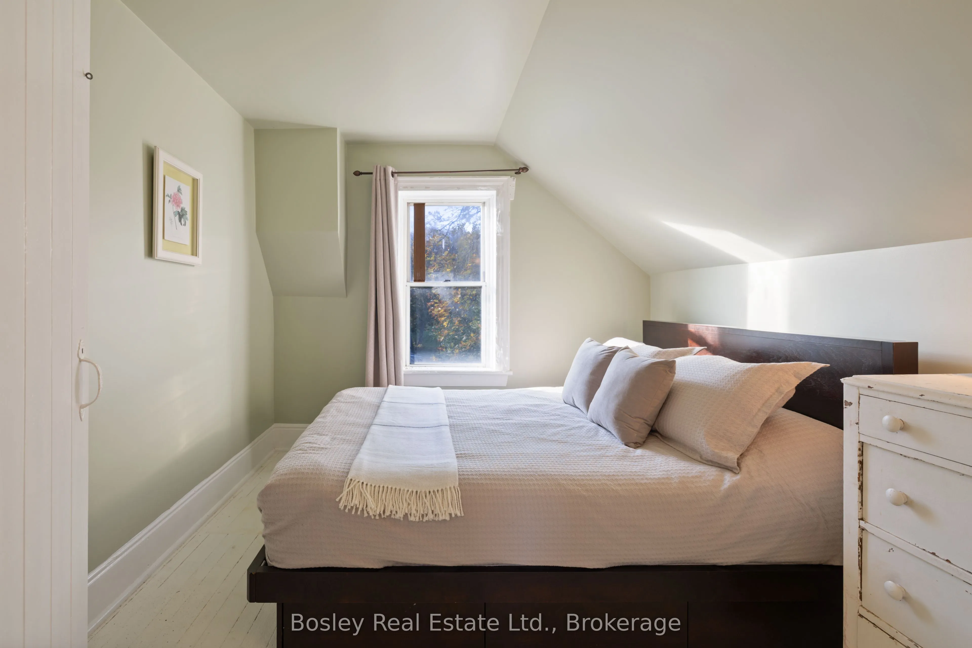 355695 The Blue Mountain Euphrasia Townline