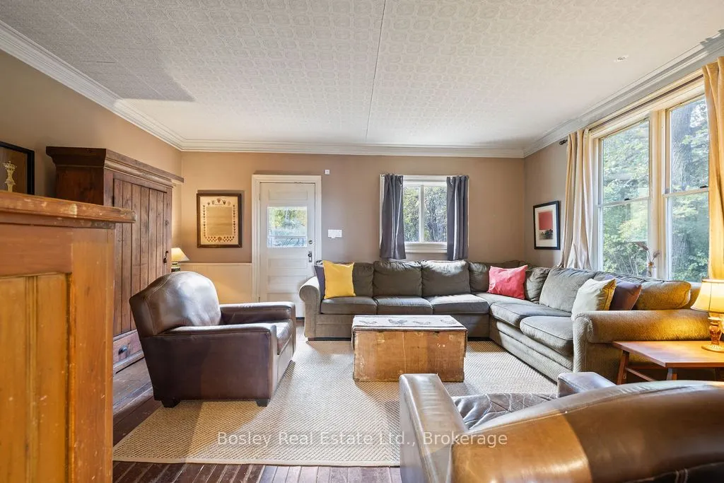 355695 The Blue Mountain Euphrasia Townline