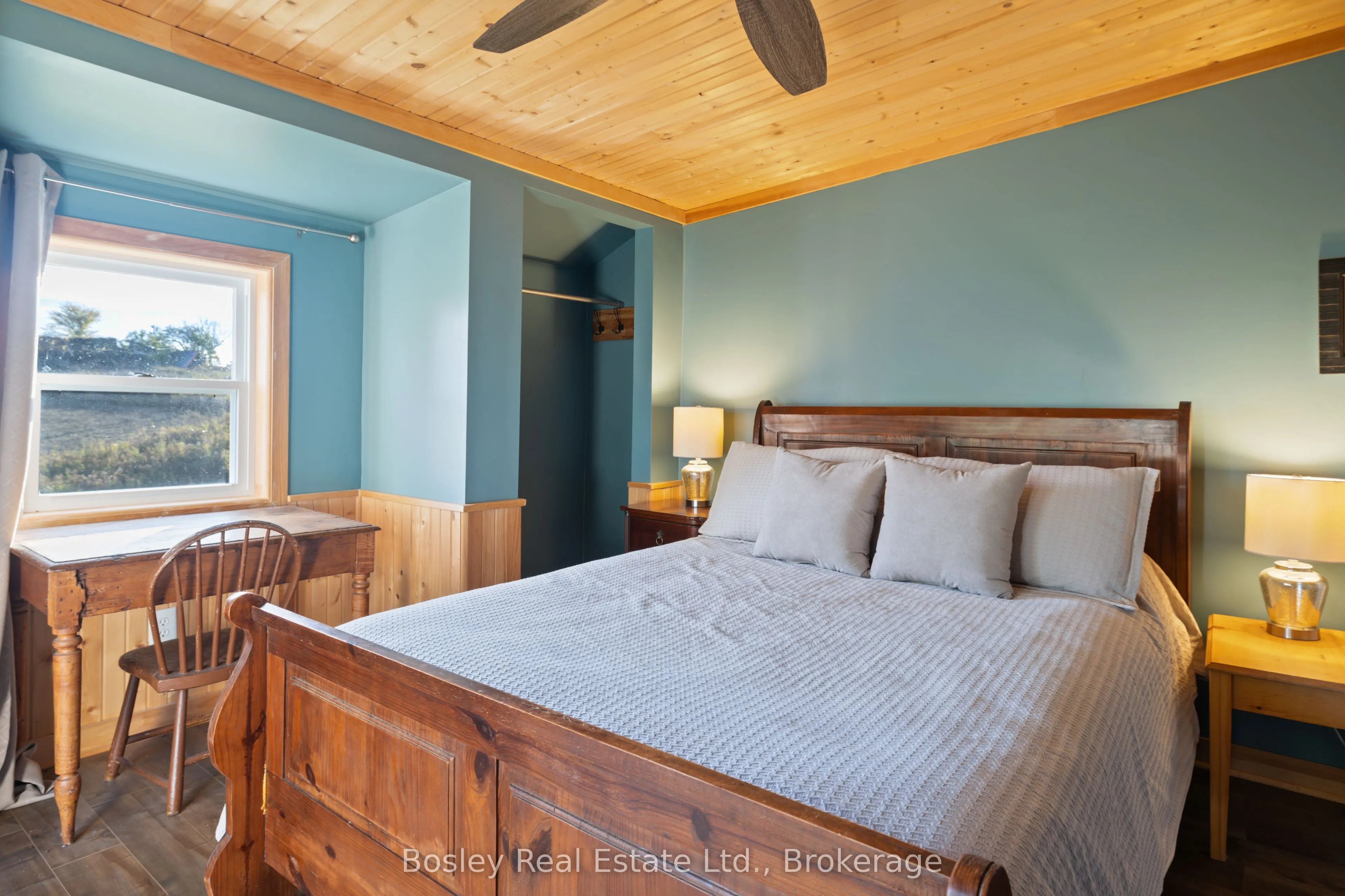 355695 The Blue Mountain Euphrasia Townline