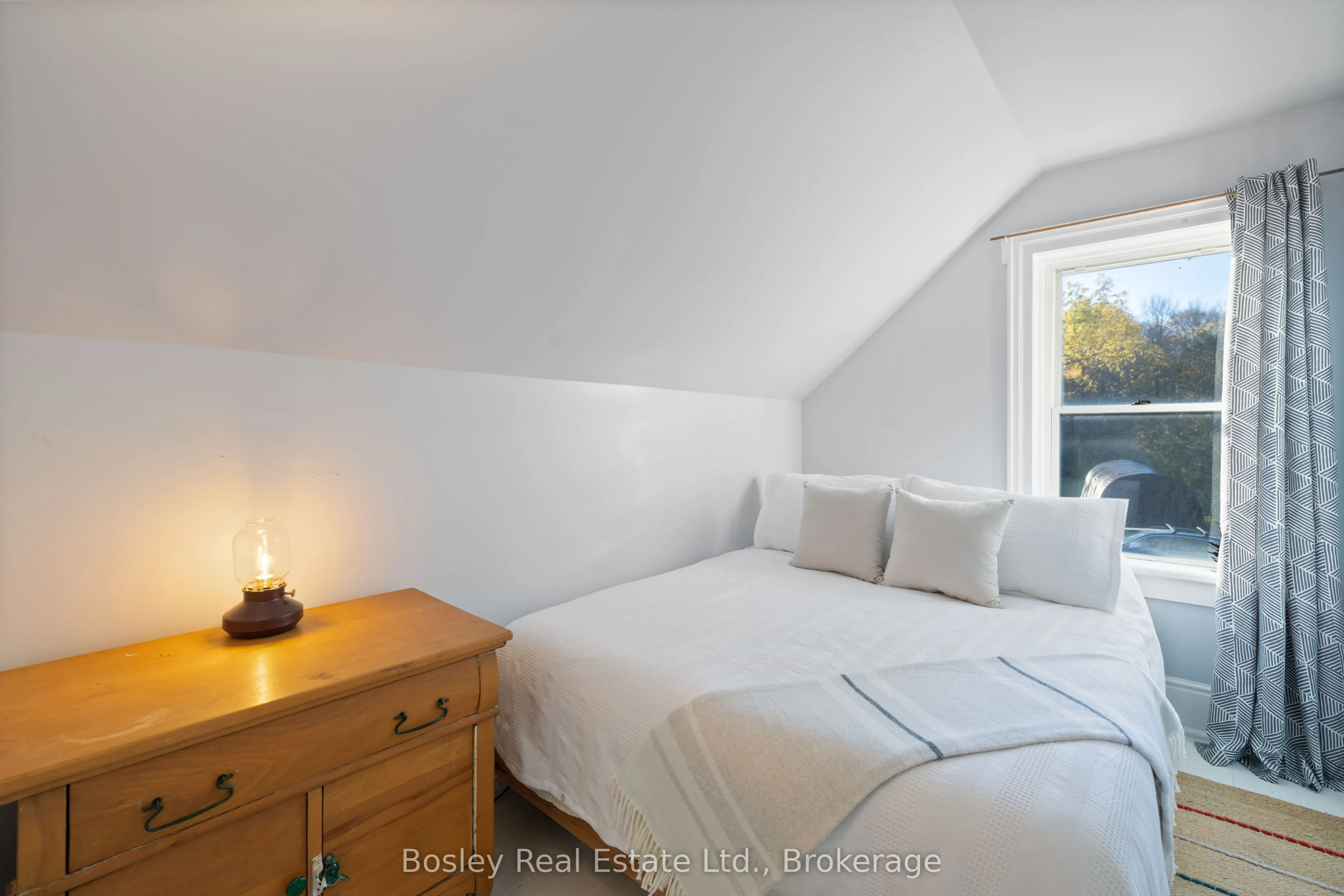 355695 The Blue Mountain Euphrasia Townline