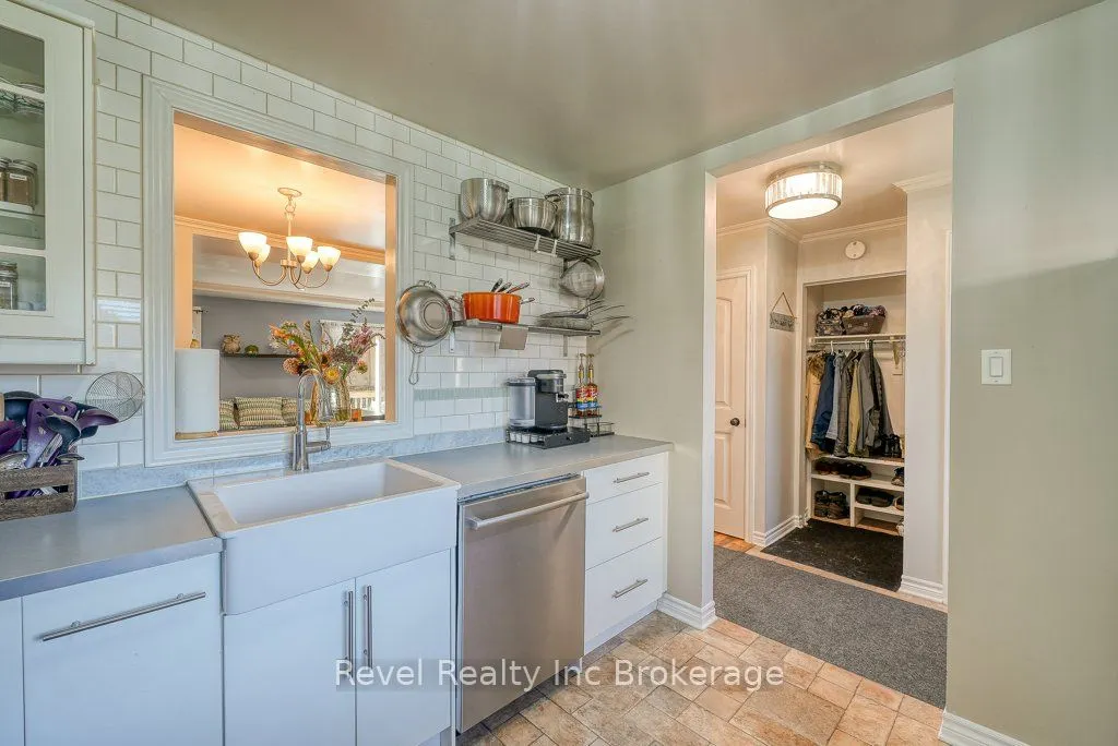 487 Springbank Avenue N, #22