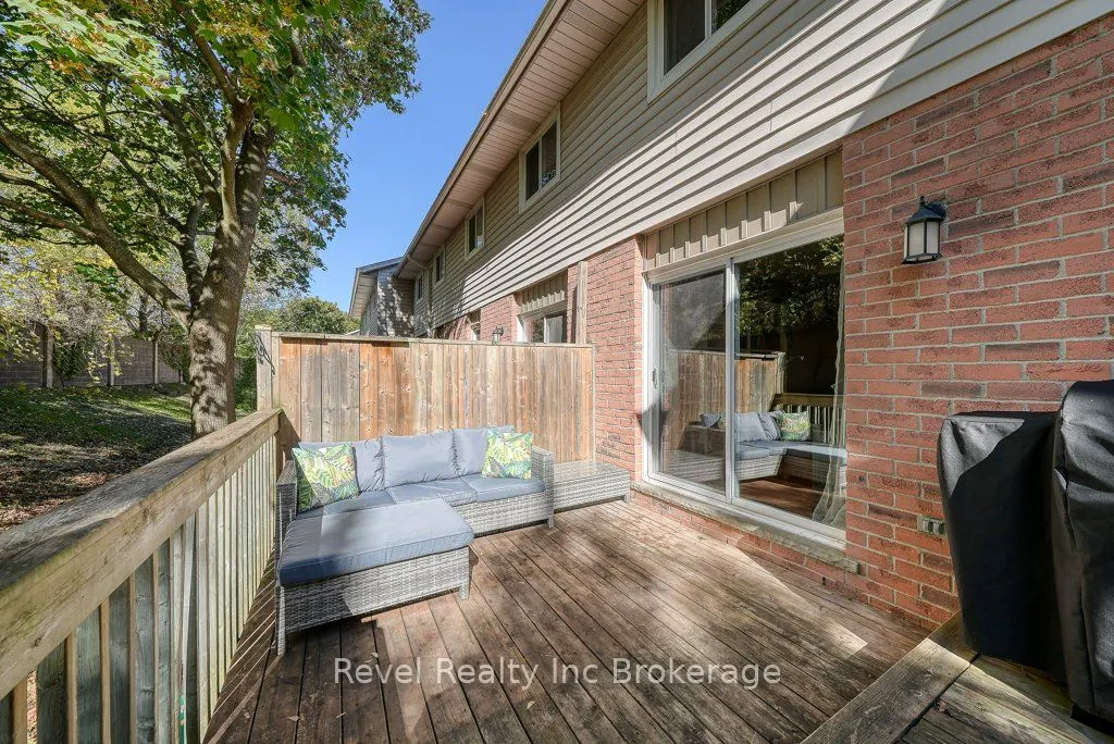 487 Springbank Avenue N, #22