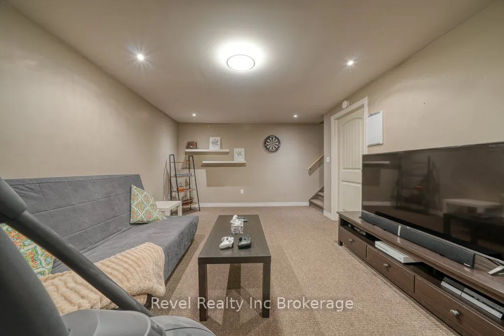 487 Springbank Avenue N, #22