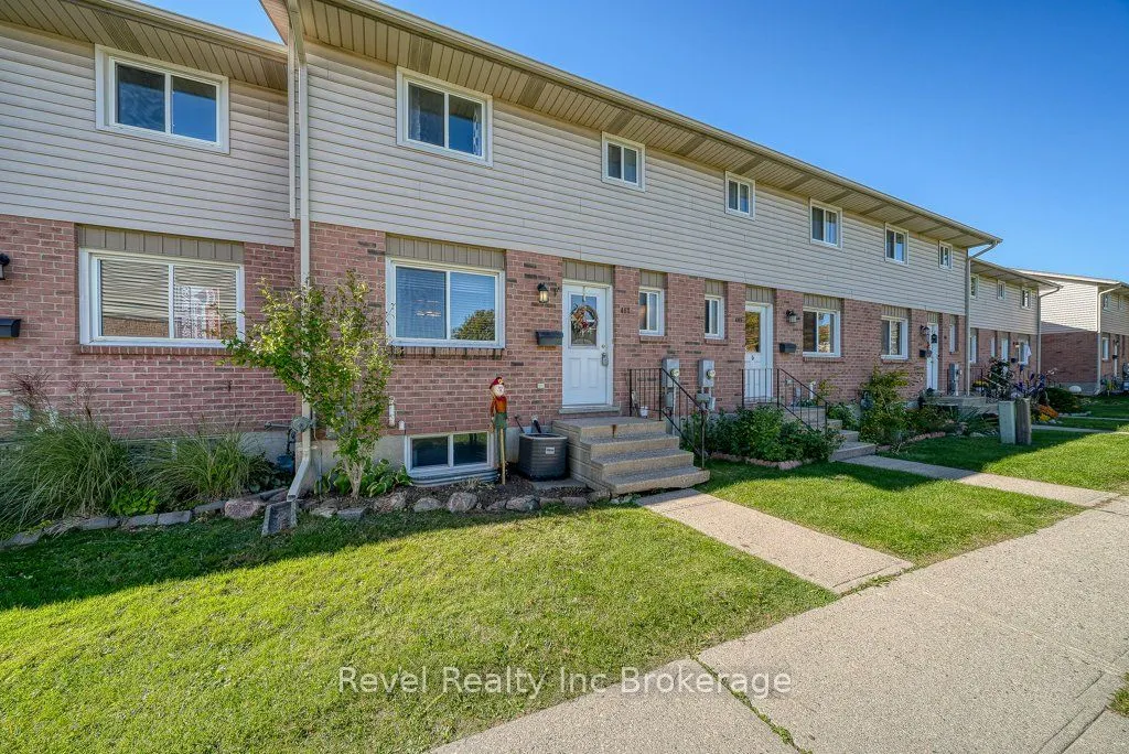 487 Springbank Avenue N, #22