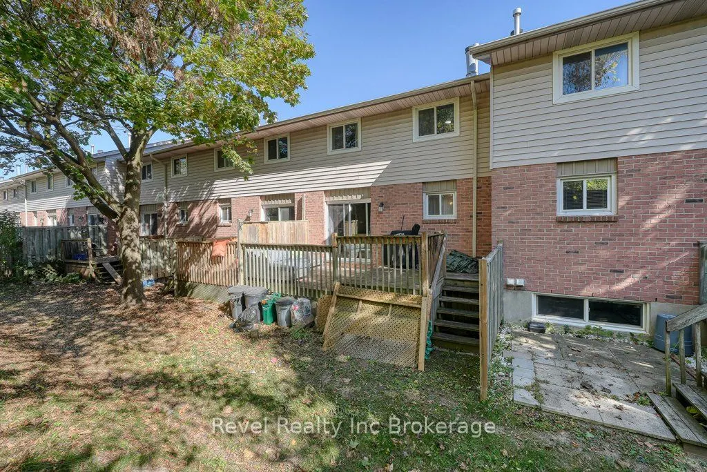 487 Springbank Avenue N, #22