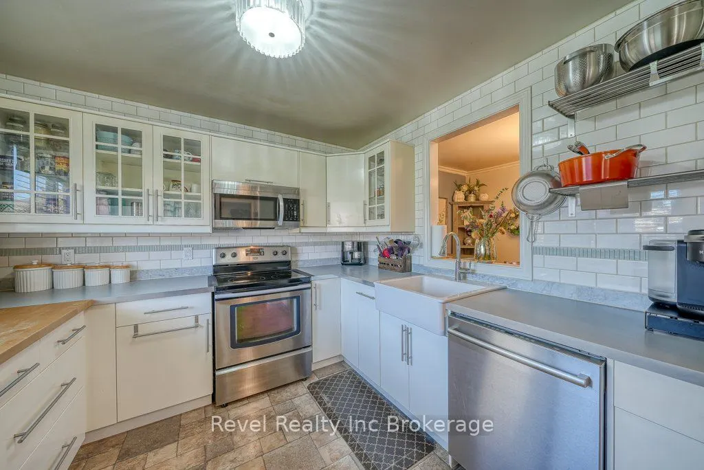 487 Springbank Avenue N, #22