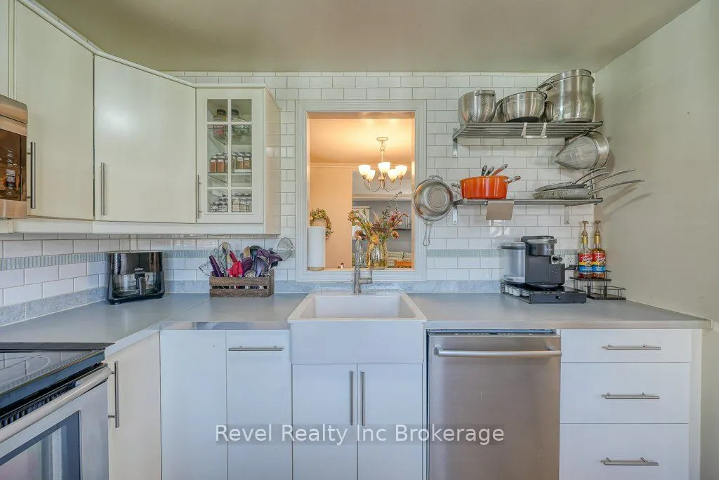 487 Springbank Avenue N, #22