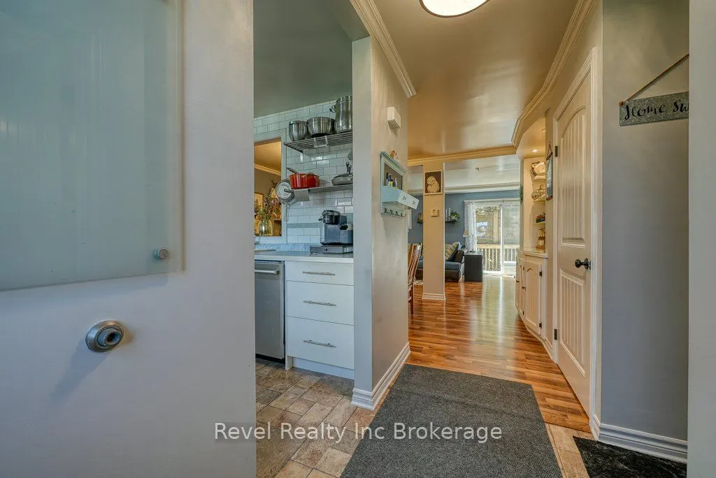487 Springbank Avenue N, #22