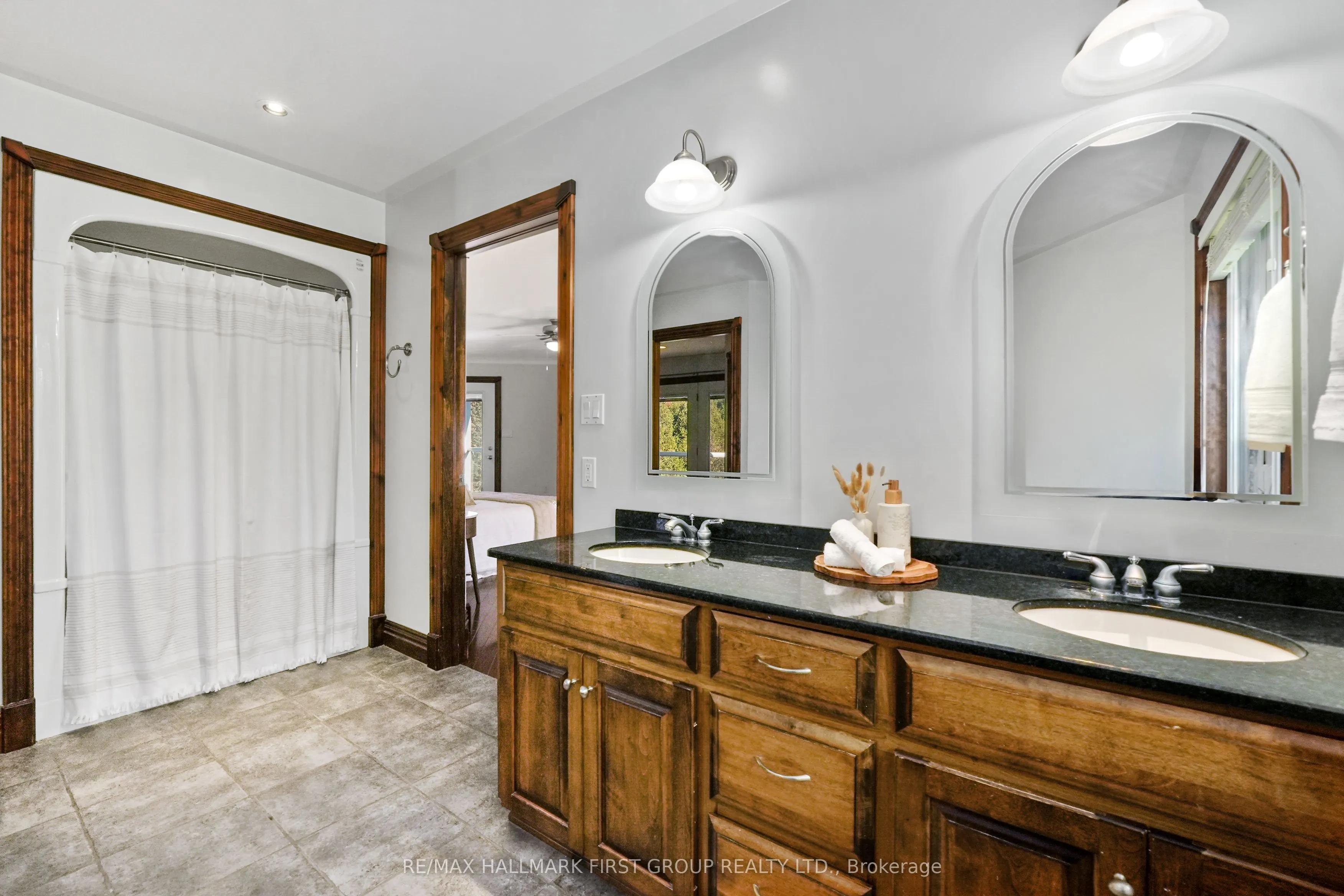 282 Lakeshore Road