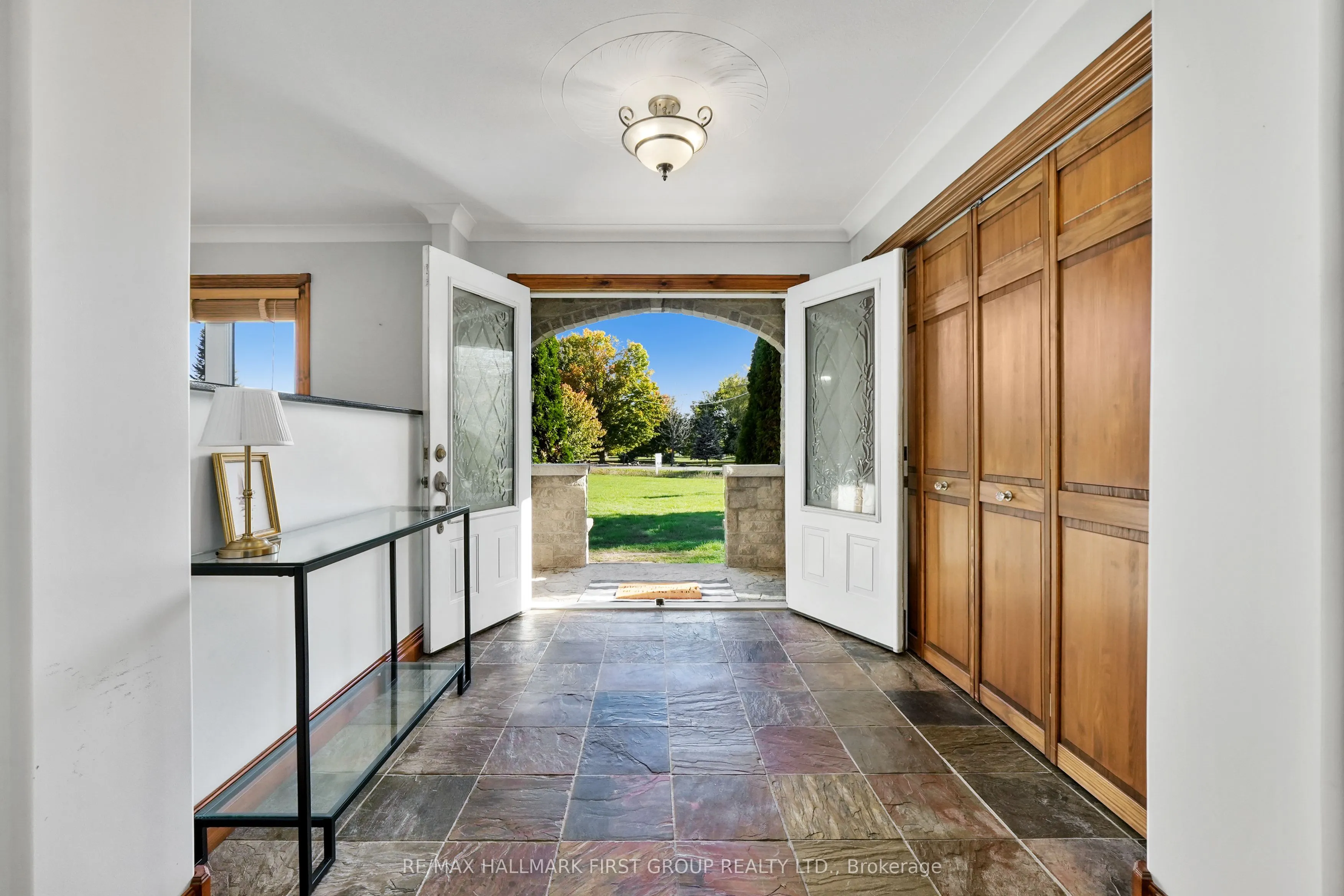 282 Lakeshore Road