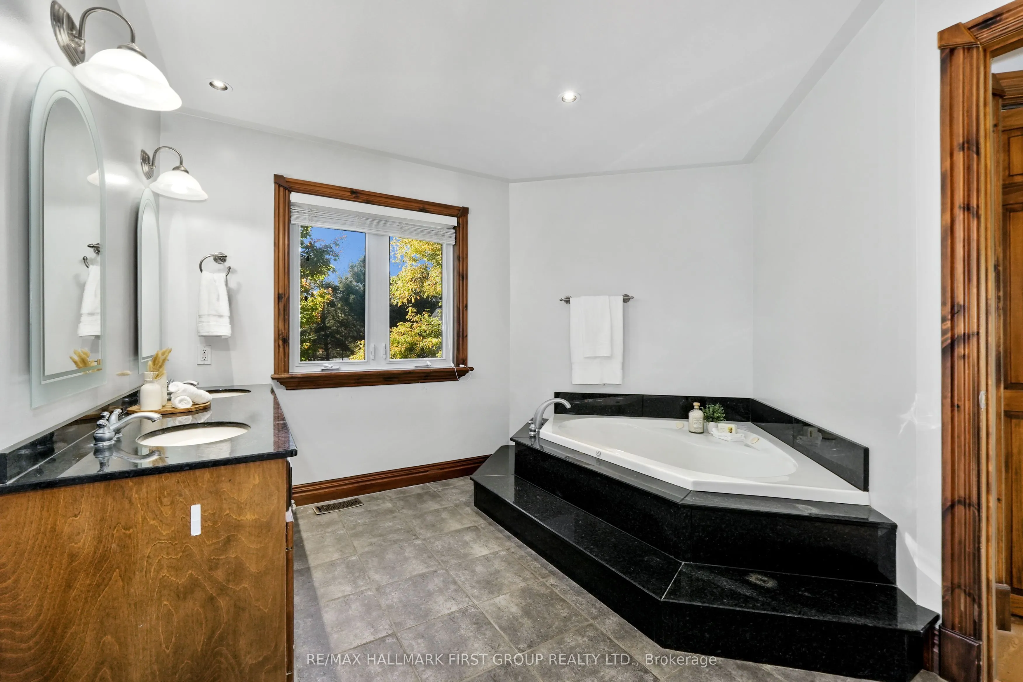 282 Lakeshore Road
