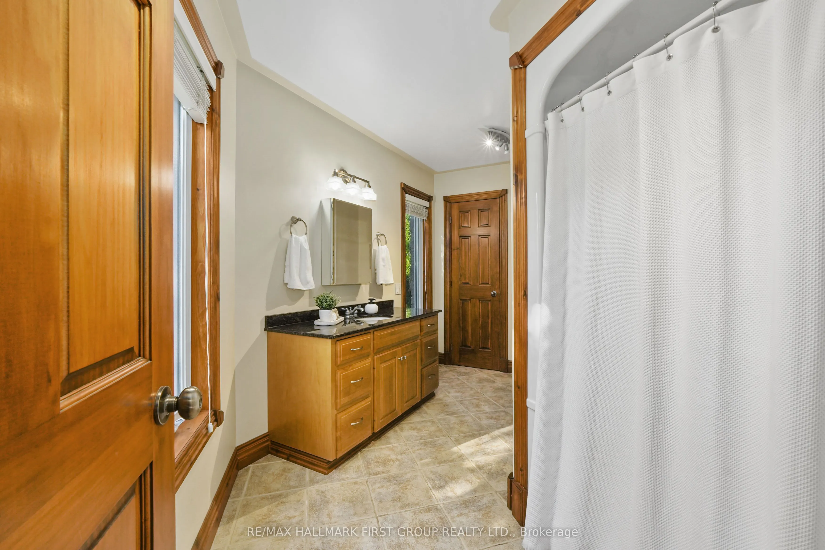 282 Lakeshore Road