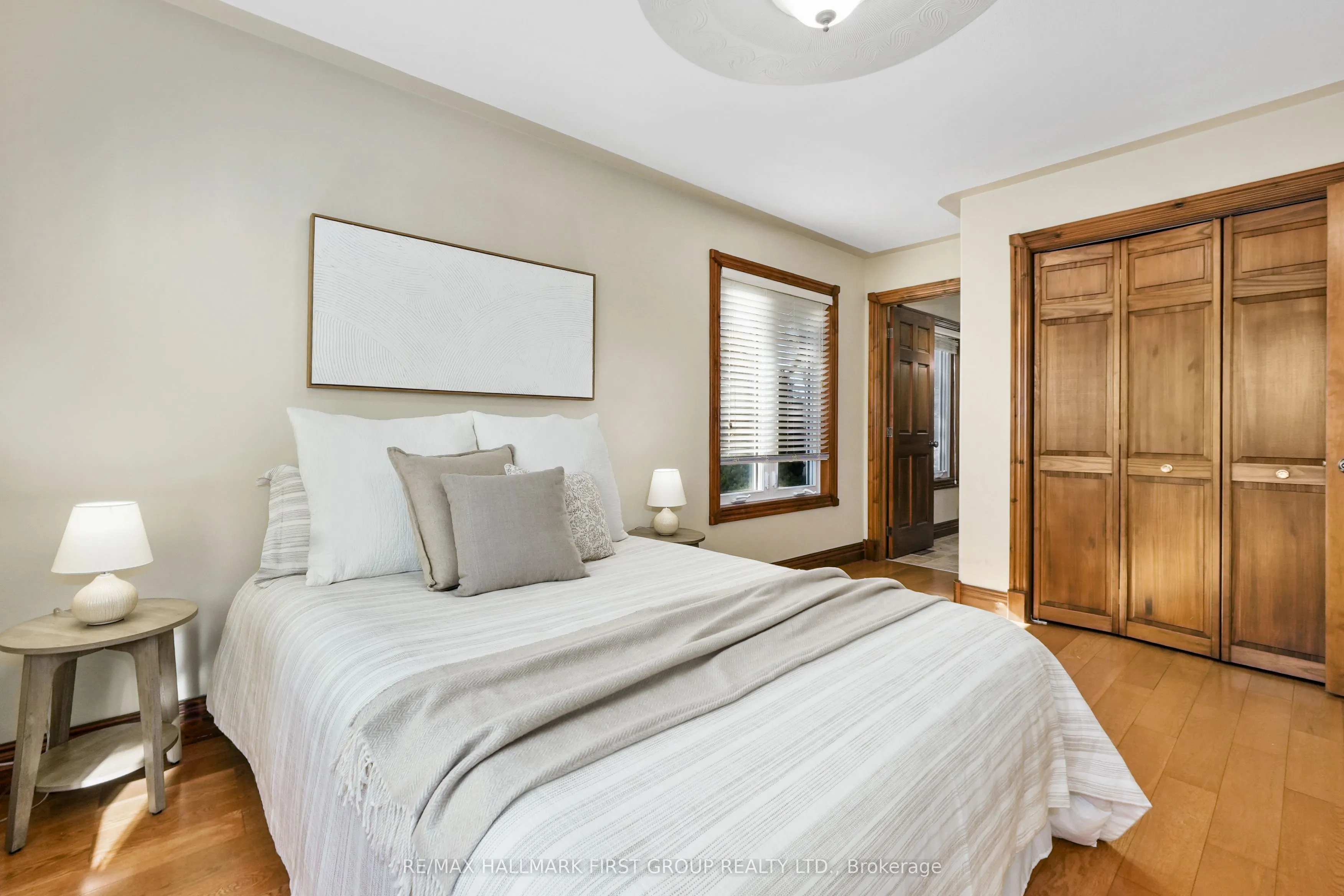 282 Lakeshore Road