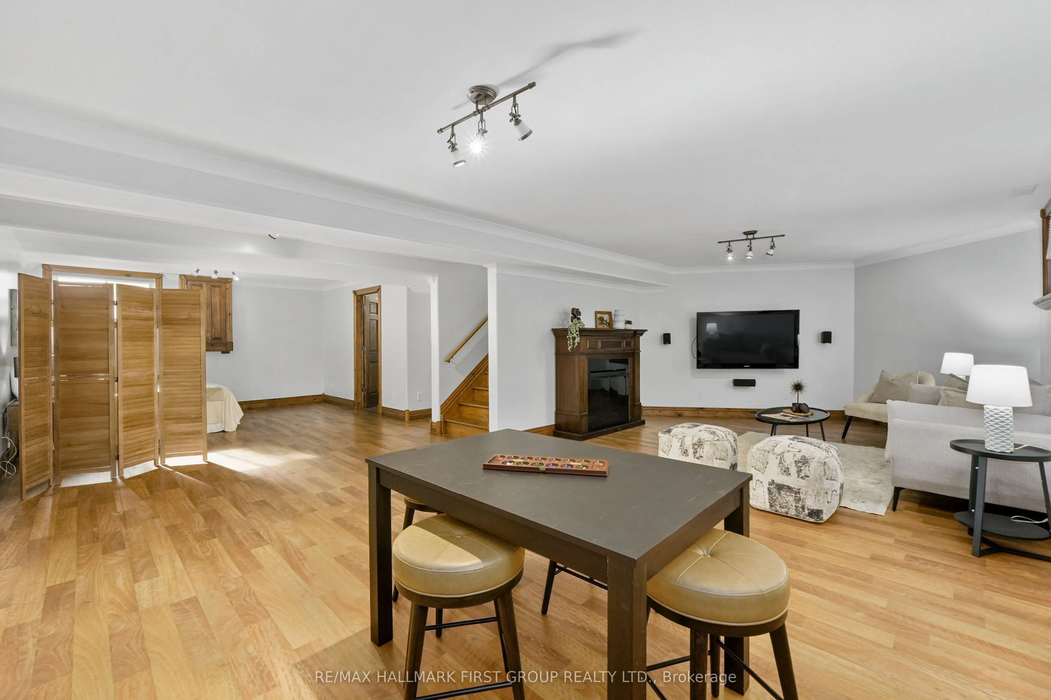 282 Lakeshore Road