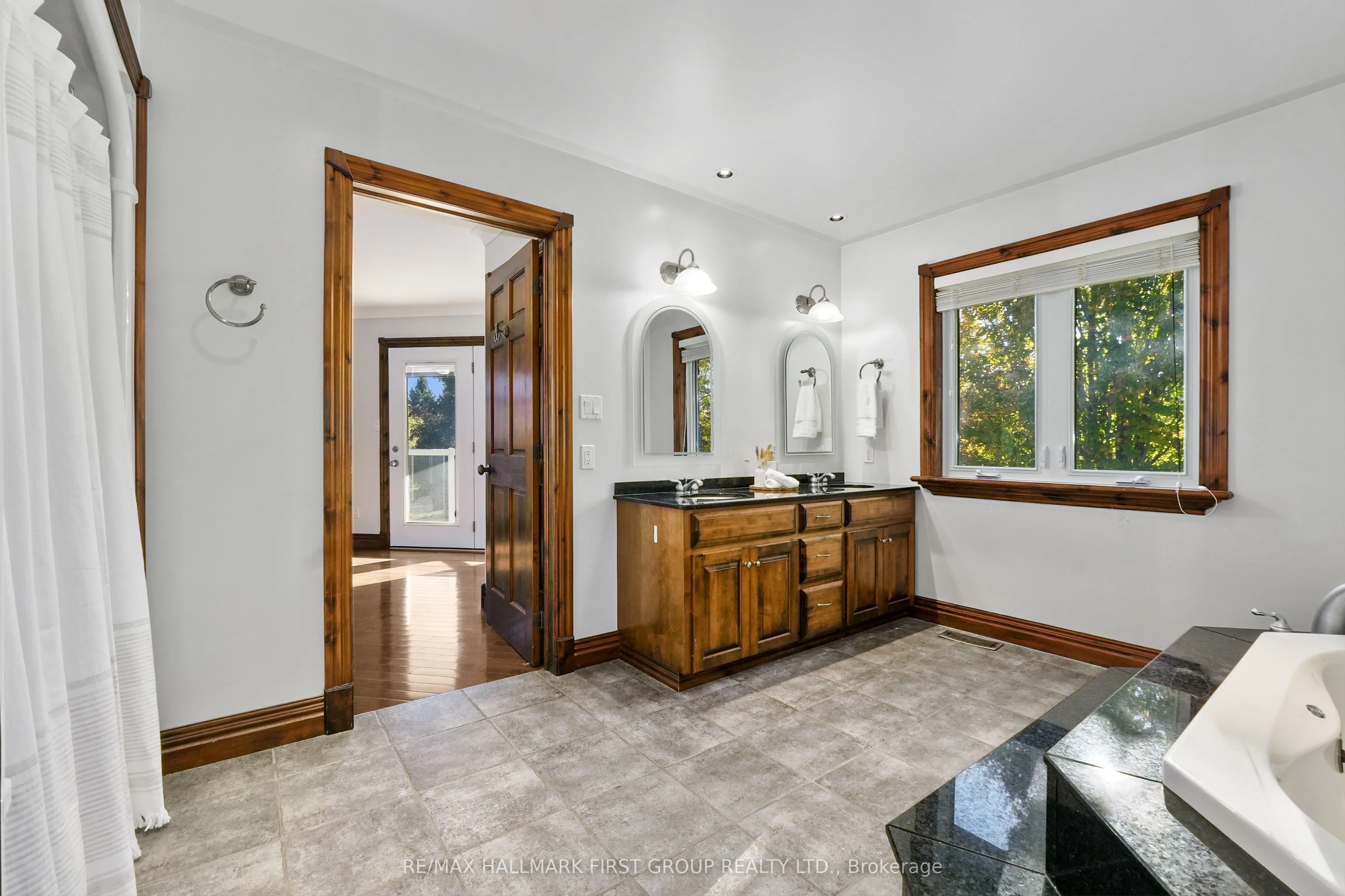 282 Lakeshore Road