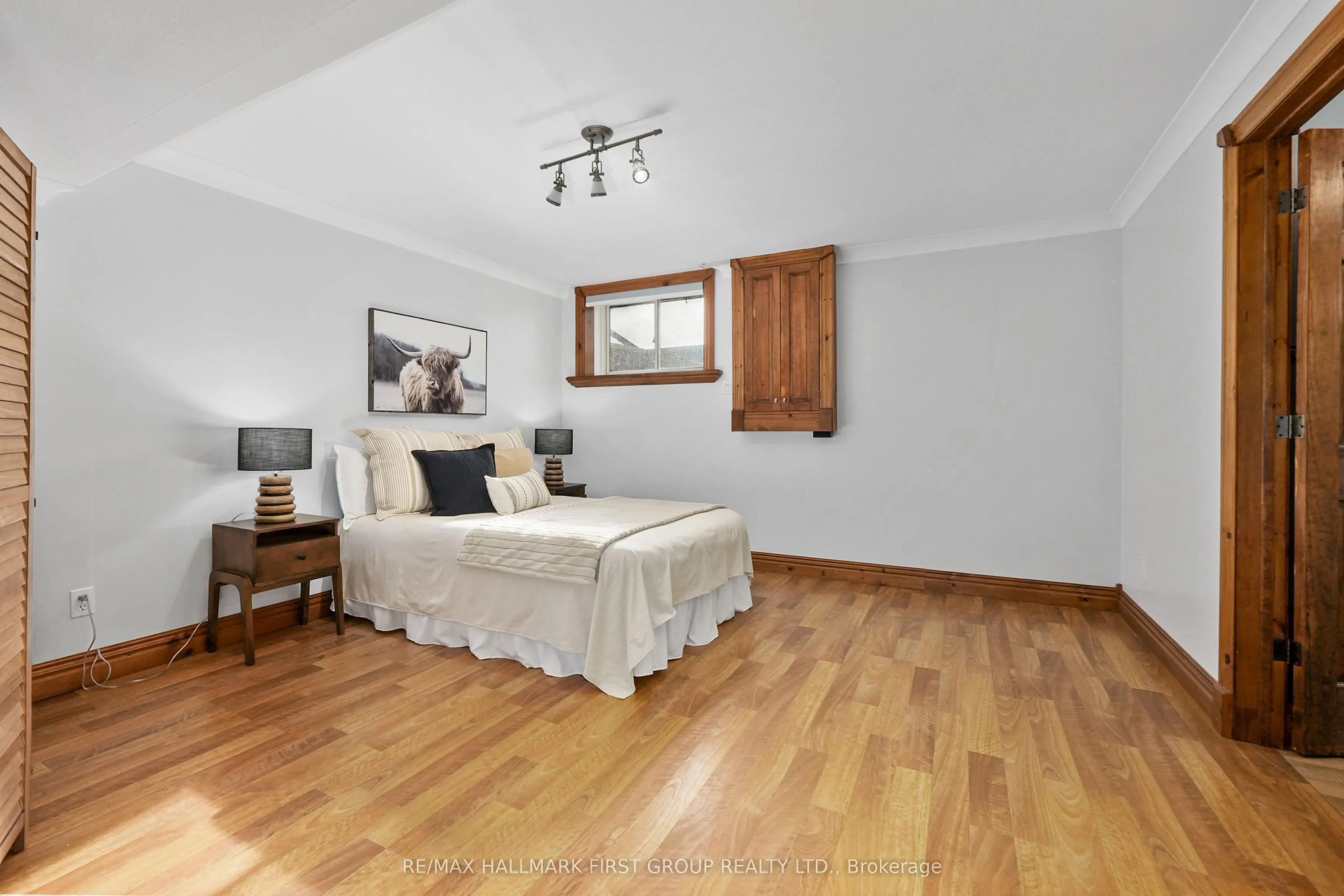 282 Lakeshore Road