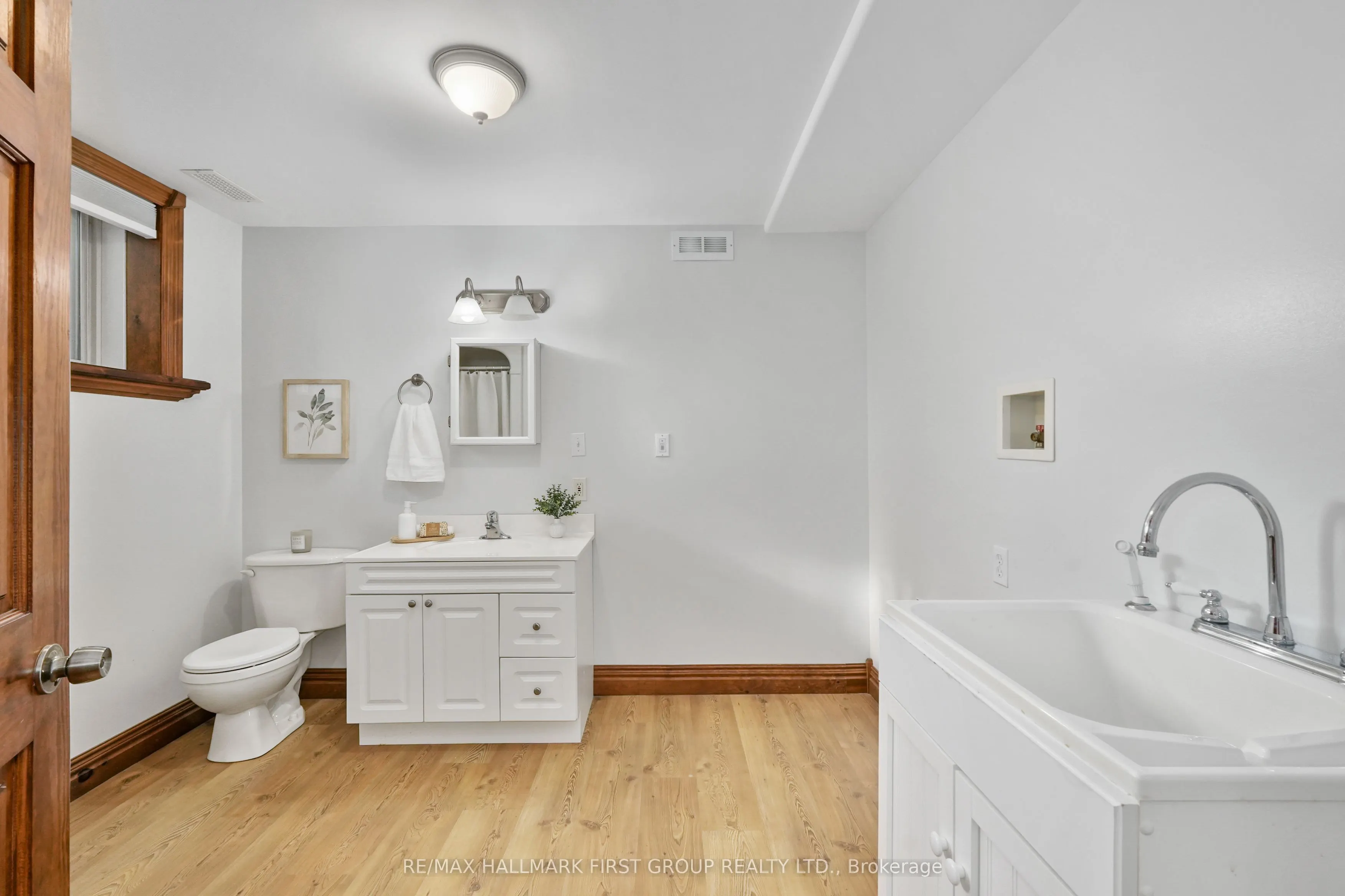 282 Lakeshore Road