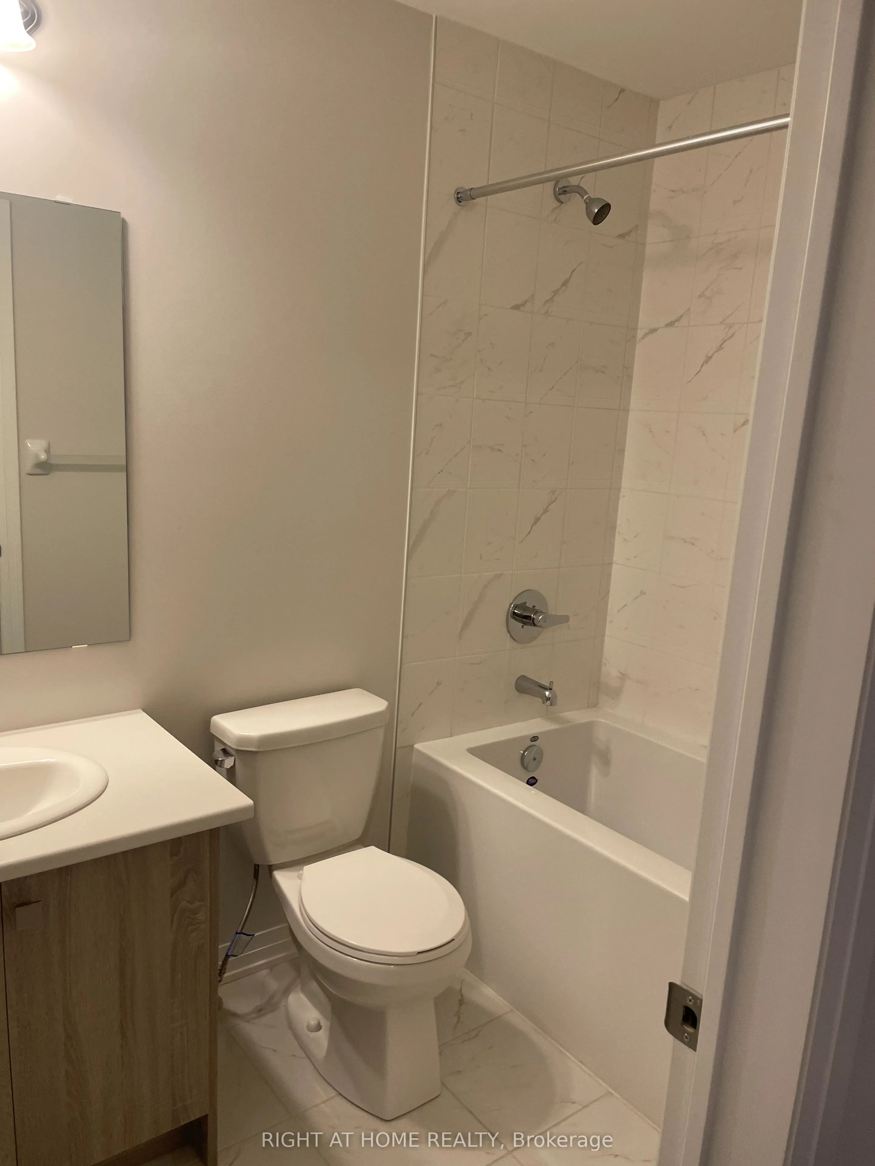 585 Colborne Street E, #906