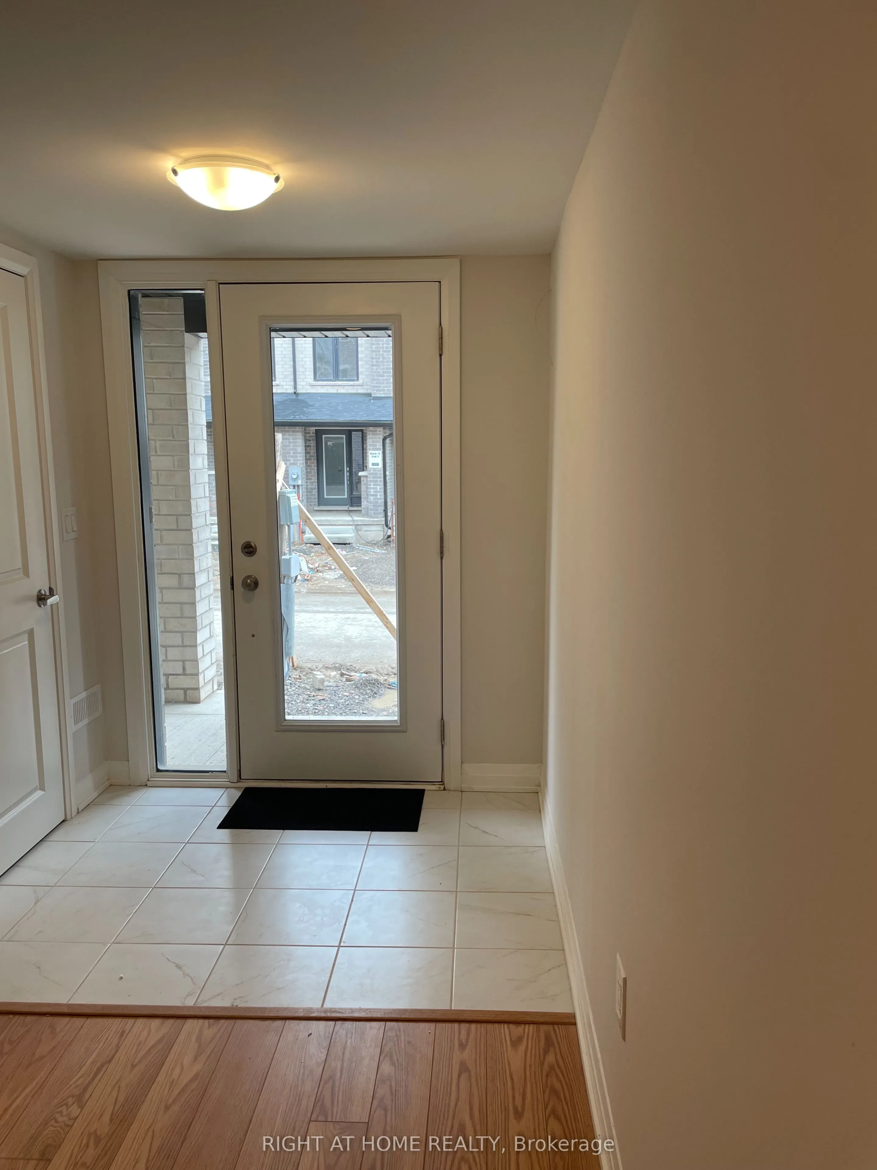 585 Colborne Street E, #906